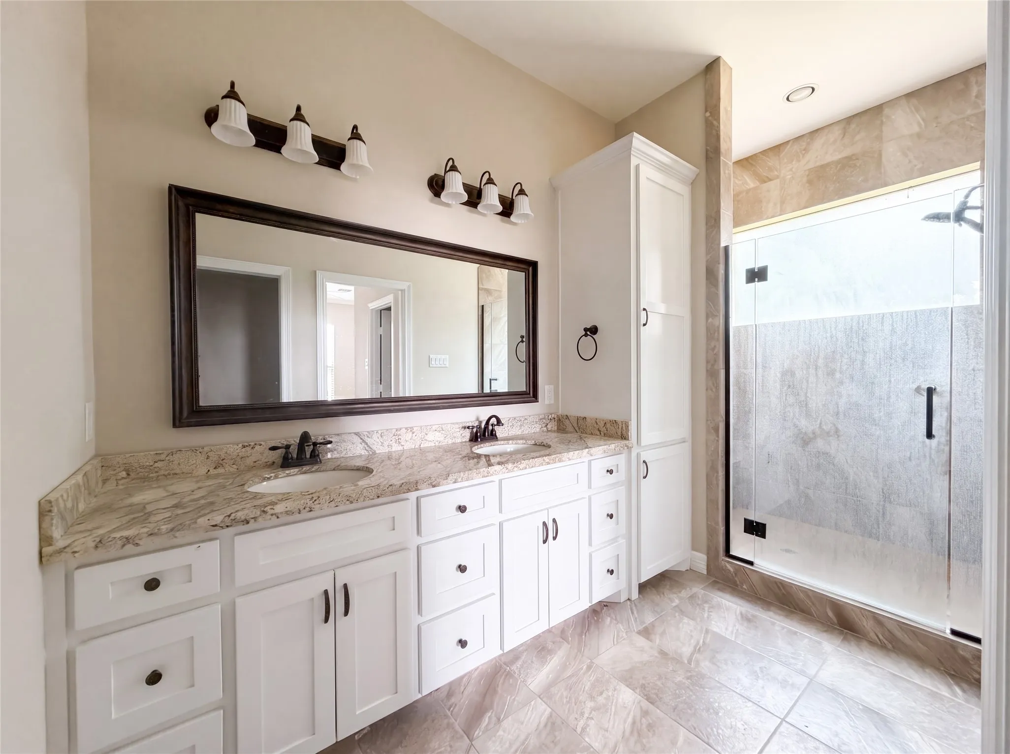 Single Family Residence For Sale in Hunt County , 8580 Cedar Creek Lane, Greenville, Texas 75402, 4 Bedroom, 4 Bathroom, 2 Garage spaces, 2,788 Sqft, built in 2017, mls#21387877, Real Estate Agent in Greenville, Homes For Sale in Hunt county, Homes For Sale in Greenville, Realtor in Greenville Texas, Real Estate Brokerage Independent Realty Texas, Luminita Cordes Realtor