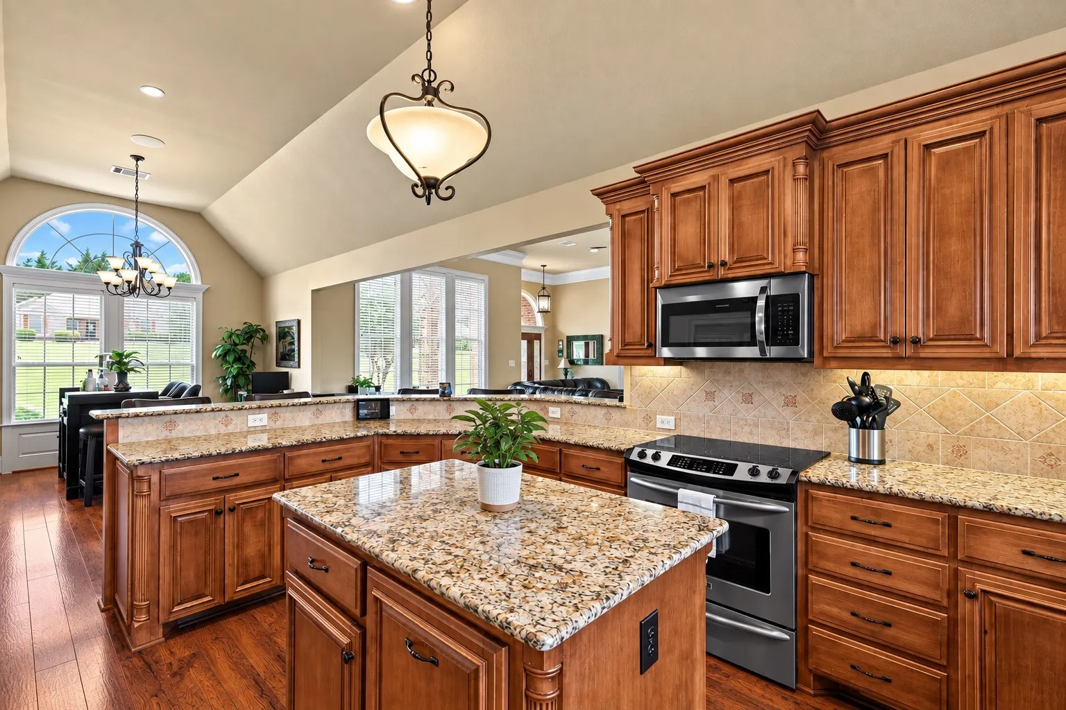 Single Family Residence For Sale in Grayson County , 3707 Heatherwood Lane, Sherman, Texas 75090, 3 Bedroom, 3 Bathroom, 2 Garage spaces, 2,547 Sqft, built in 2006, mls#21385990, Real Estate Agent in Sherman, Homes For Sale in Grayson county, Homes For Sale in Sherman, Realtor in Sherman Texas, Real Estate Brokerage Independent Realty Texas, Luminita Cordes Realtor