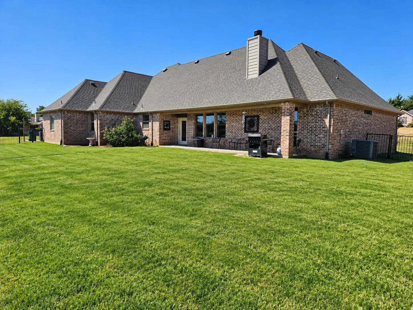 Single Family Residence For Sale in Grayson County , 3707 Heatherwood Lane, Sherman, Texas 75090, 3 Bedroom, 3 Bathroom, 2 Garage spaces, 2,547 Sqft, built in 2006, mls#21385990, Real Estate Agent in Sherman, Homes For Sale in Grayson county, Homes For Sale in Sherman, Realtor in Sherman Texas, Real Estate Brokerage Independent Realty Texas, Luminita Cordes Realtor