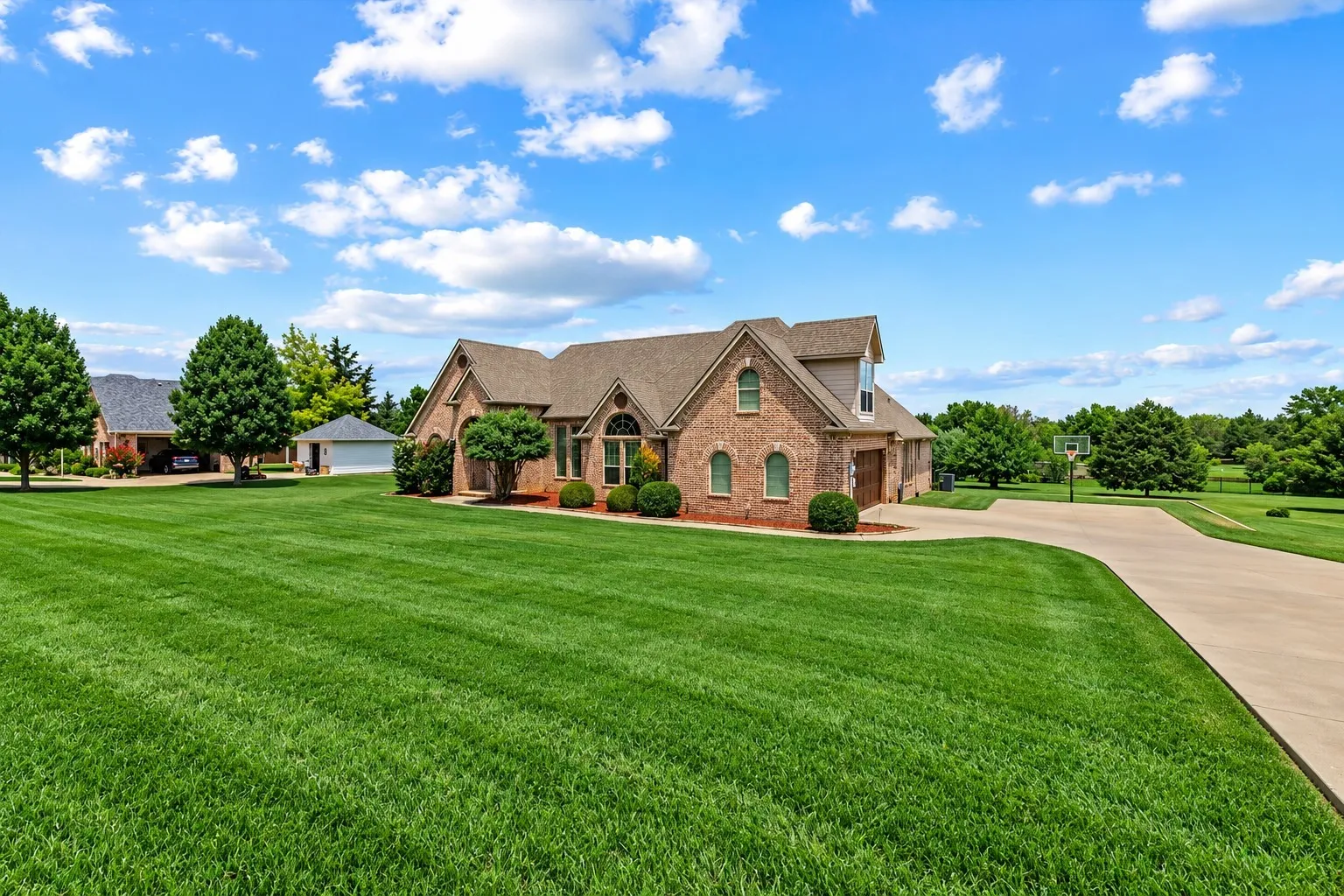 Single Family Residence For Sale in Grayson County , 3707 Heatherwood Lane, Sherman, Texas 75090, 3 Bedroom, 3 Bathroom, 2 Garage spaces, 2,547 Sqft, built in 2006, mls#21385990, Real Estate Agent in Sherman, Homes For Sale in Grayson county, Homes For Sale in Sherman, Realtor in Sherman Texas, Real Estate Brokerage Independent Realty Texas, Luminita Cordes Realtor