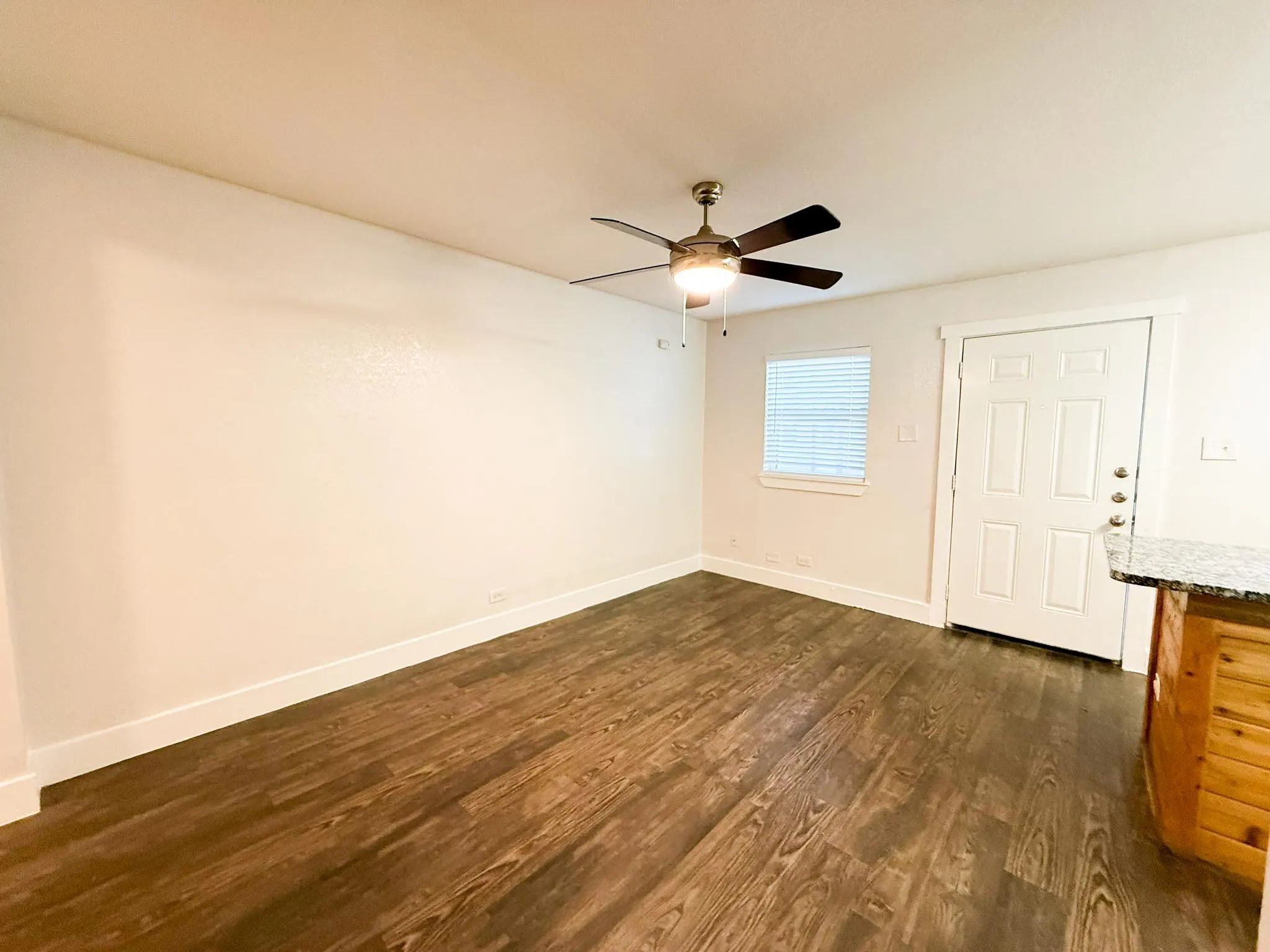 Apartment For Rent in Tarrant County , 5928 Fletcher Avenue 1, Fort Worth, Texas 76107, 1 Bedroom, 1 Bathroom, Garage spaces, 588 Sqft, built in 1965, mls#21388000, Real Estate Agent in Fort Worth, Homes For Rent in Tarrant county, Homes For Rent in Fort Worth, Realtor in Fort Worth Texas, Real Estate Brokerage Independent Realty Texas, Luminita Cordes Realtor