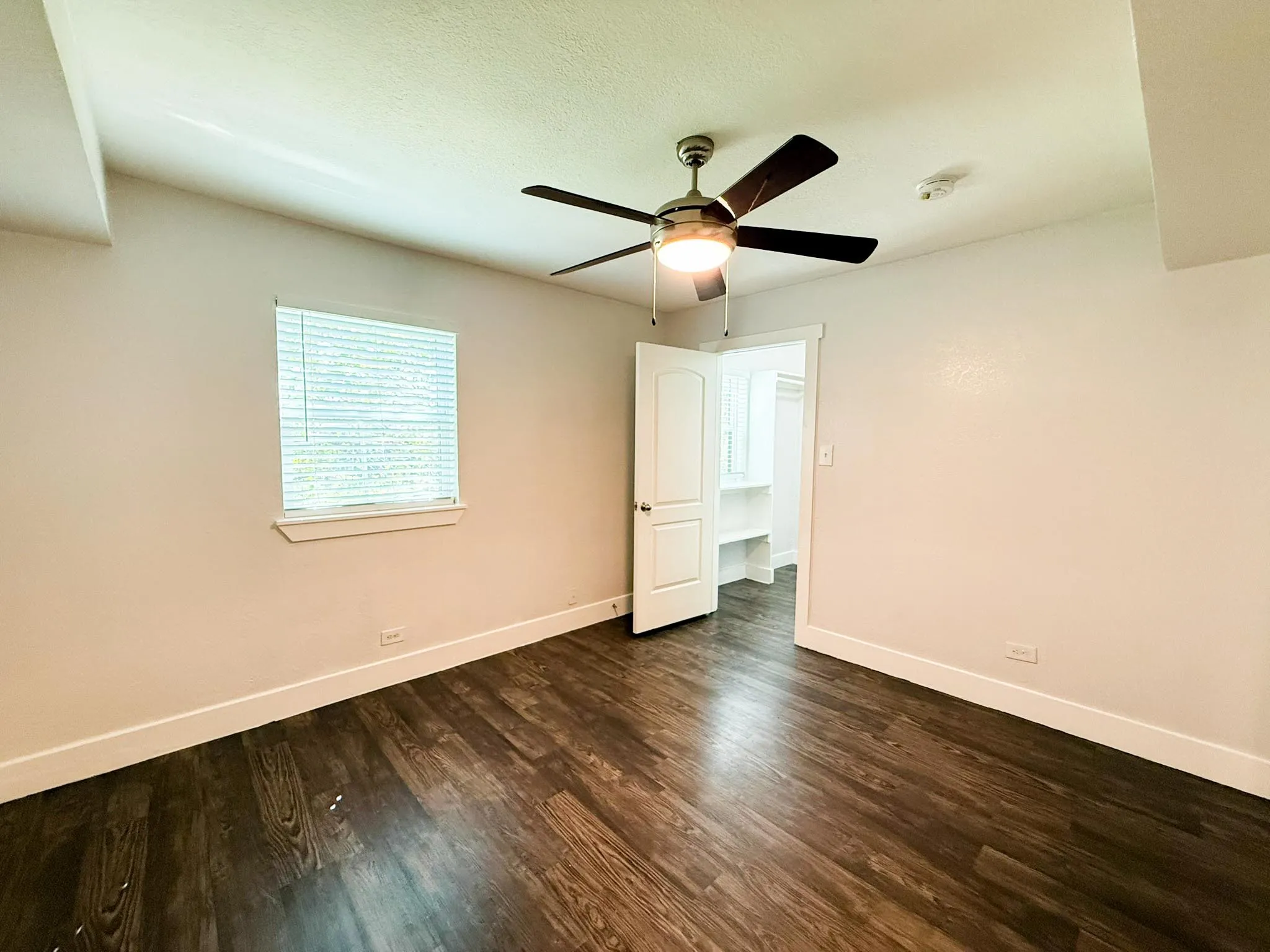 Apartment For Rent in Tarrant County , 5928 Fletcher Avenue 1, Fort Worth, Texas 76107, 1 Bedroom, 1 Bathroom, Garage spaces, 588 Sqft, built in 1965, mls#21388000, Real Estate Agent in Fort Worth, Homes For Rent in Tarrant county, Homes For Rent in Fort Worth, Realtor in Fort Worth Texas, Real Estate Brokerage Independent Realty Texas, Luminita Cordes Realtor