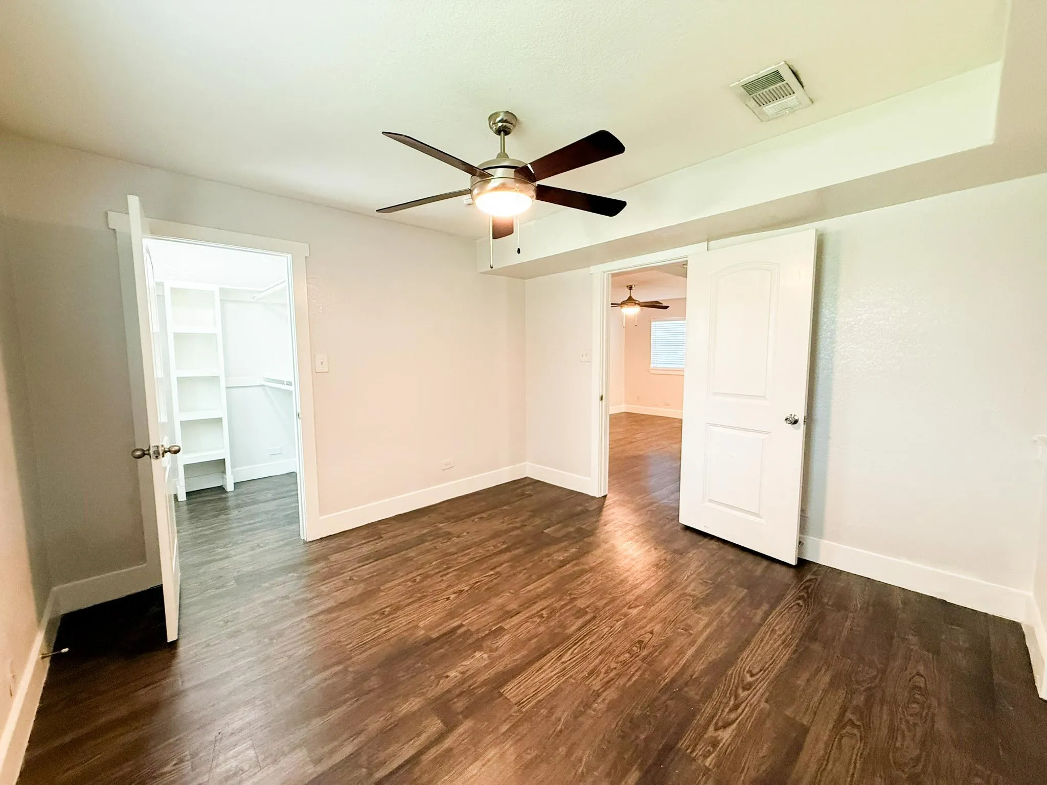 Apartment For Rent in Tarrant County , 5928 Fletcher Avenue 1, Fort Worth, Texas 76107, 1 Bedroom, 1 Bathroom, Garage spaces, 588 Sqft, built in 1965, mls#21388000, Real Estate Agent in Fort Worth, Homes For Rent in Tarrant county, Homes For Rent in Fort Worth, Realtor in Fort Worth Texas, Real Estate Brokerage Independent Realty Texas, Luminita Cordes Realtor
