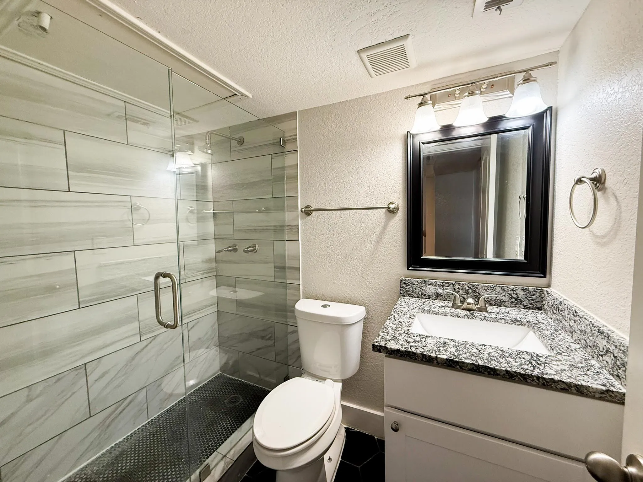 Apartment For Rent in Tarrant County , 5928 Fletcher Avenue 1, Fort Worth, Texas 76107, 1 Bedroom, 1 Bathroom, Garage spaces, 588 Sqft, built in 1965, mls#21388000, Real Estate Agent in Fort Worth, Homes For Rent in Tarrant county, Homes For Rent in Fort Worth, Realtor in Fort Worth Texas, Real Estate Brokerage Independent Realty Texas, Luminita Cordes Realtor