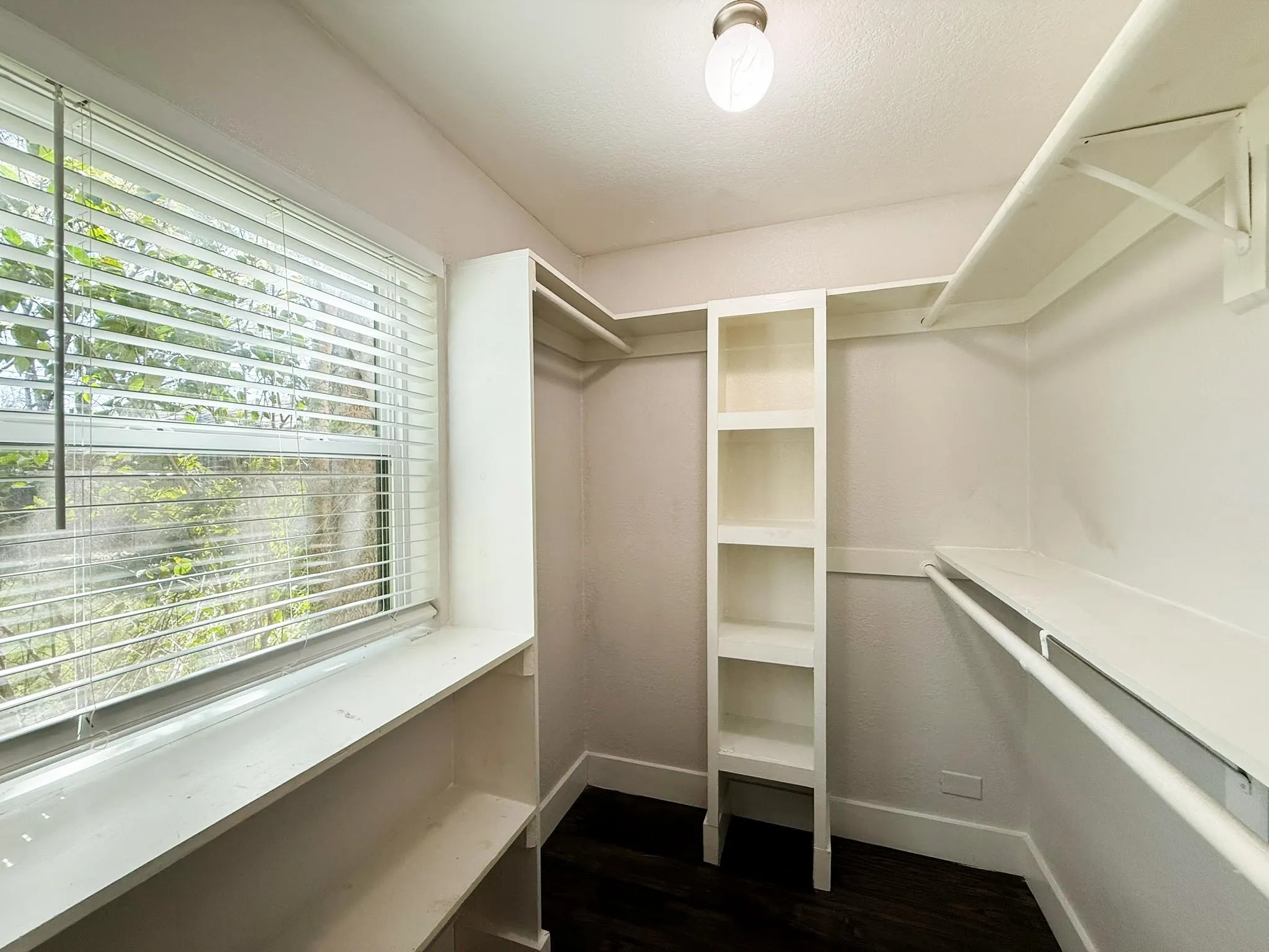 Apartment For Rent in Tarrant County , 5928 Fletcher Avenue 1, Fort Worth, Texas 76107, 1 Bedroom, 1 Bathroom, Garage spaces, 588 Sqft, built in 1965, mls#21388000, Real Estate Agent in Fort Worth, Homes For Rent in Tarrant county, Homes For Rent in Fort Worth, Realtor in Fort Worth Texas, Real Estate Brokerage Independent Realty Texas, Luminita Cordes Realtor