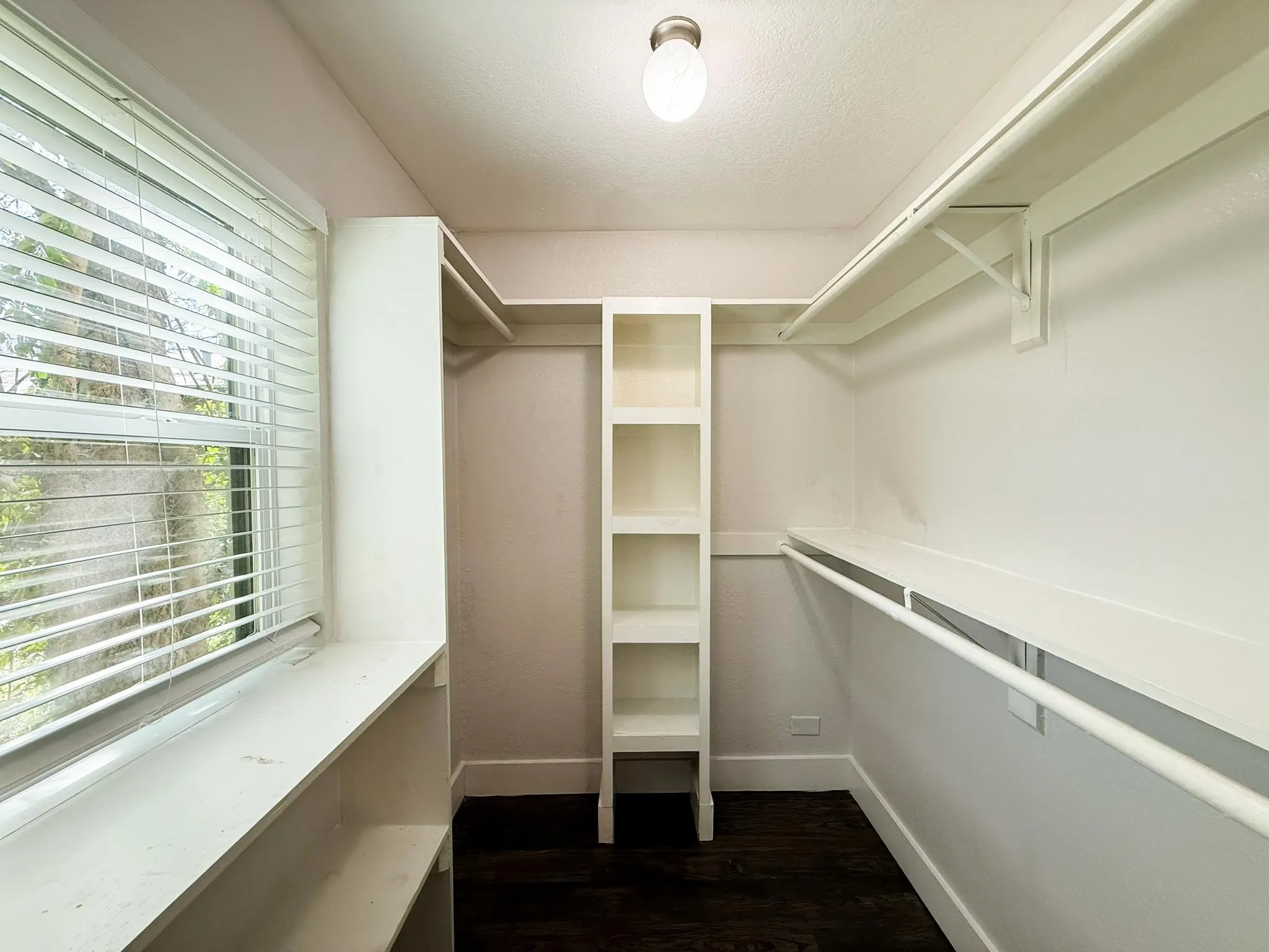 Apartment For Rent in Tarrant County , 5928 Fletcher Avenue 1, Fort Worth, Texas 76107, 1 Bedroom, 1 Bathroom, Garage spaces, 588 Sqft, built in 1965, mls#21388000, Real Estate Agent in Fort Worth, Homes For Rent in Tarrant county, Homes For Rent in Fort Worth, Realtor in Fort Worth Texas, Real Estate Brokerage Independent Realty Texas, Luminita Cordes Realtor