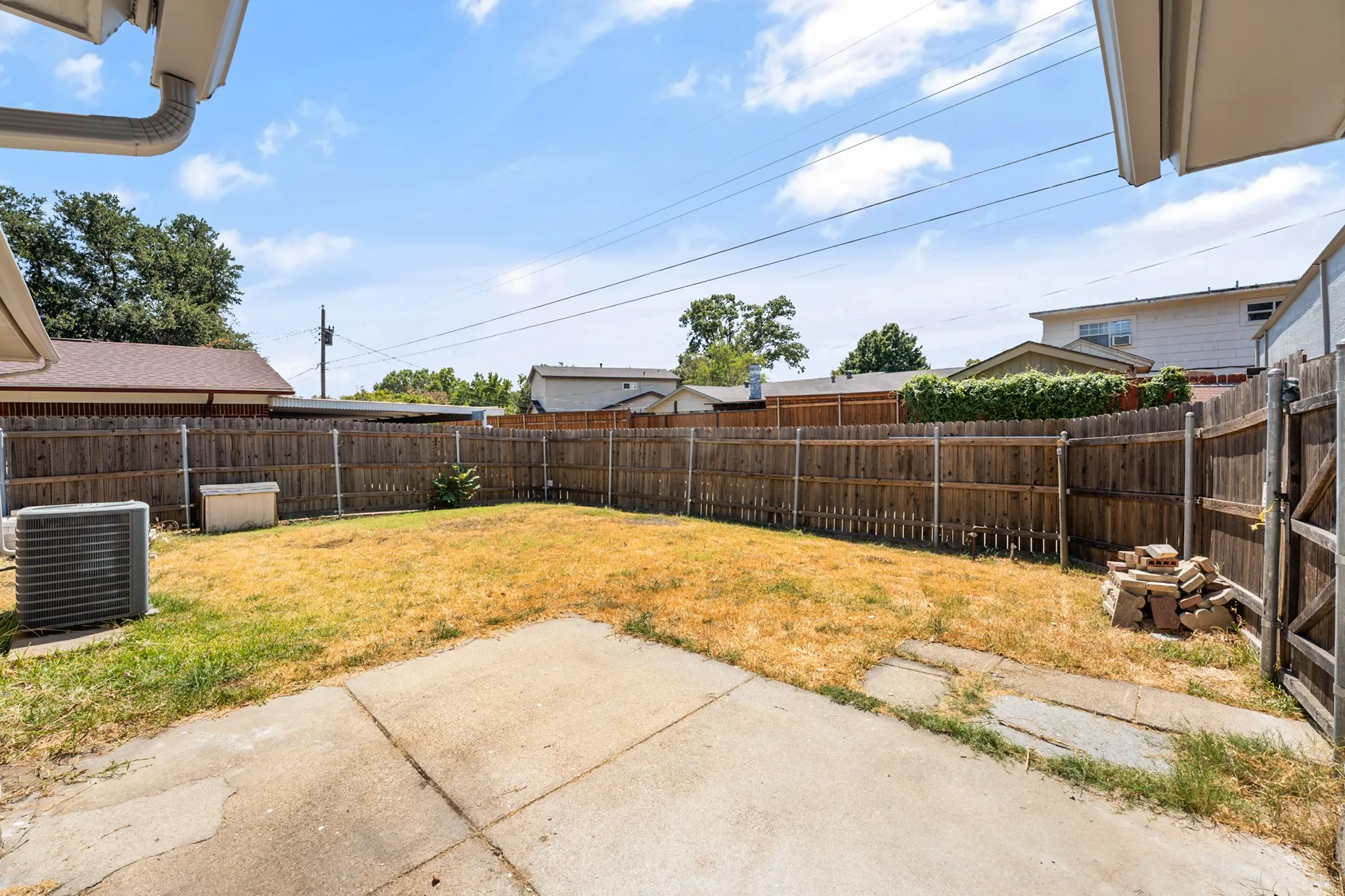 Single Family Residence For Sale in Dallas County , 2107 Aloha Drive, Mesquite, Texas 75150, 4 Bedroom, 2 Bathroom, Garage spaces, 1,618 Sqft, built in 1967, mls#21388012, Real Estate Agent in Mesquite, Homes For Sale in Dallas county, Homes For Sale in Mesquite, Realtor in Mesquite Texas, Real Estate Brokerage Independent Realty Texas, Luminita Cordes Realtor