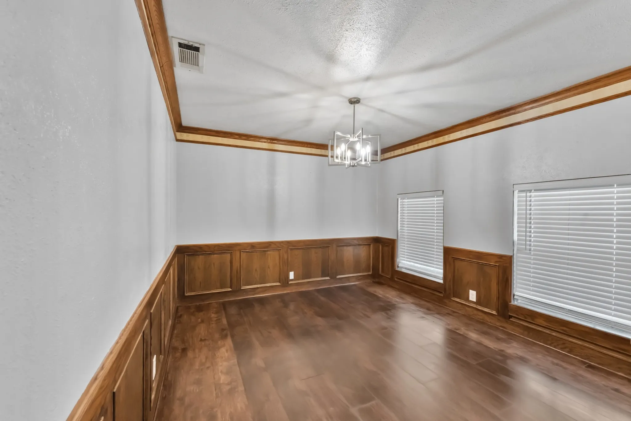 Single Family Residence For Sale in Dallas County , 2107 Aloha Drive, Mesquite, Texas 75150, 4 Bedroom, 2 Bathroom, Garage spaces, 1,618 Sqft, built in 1967, mls#21388012, Real Estate Agent in Mesquite, Homes For Sale in Dallas county, Homes For Sale in Mesquite, Realtor in Mesquite Texas, Real Estate Brokerage Independent Realty Texas, Luminita Cordes Realtor
