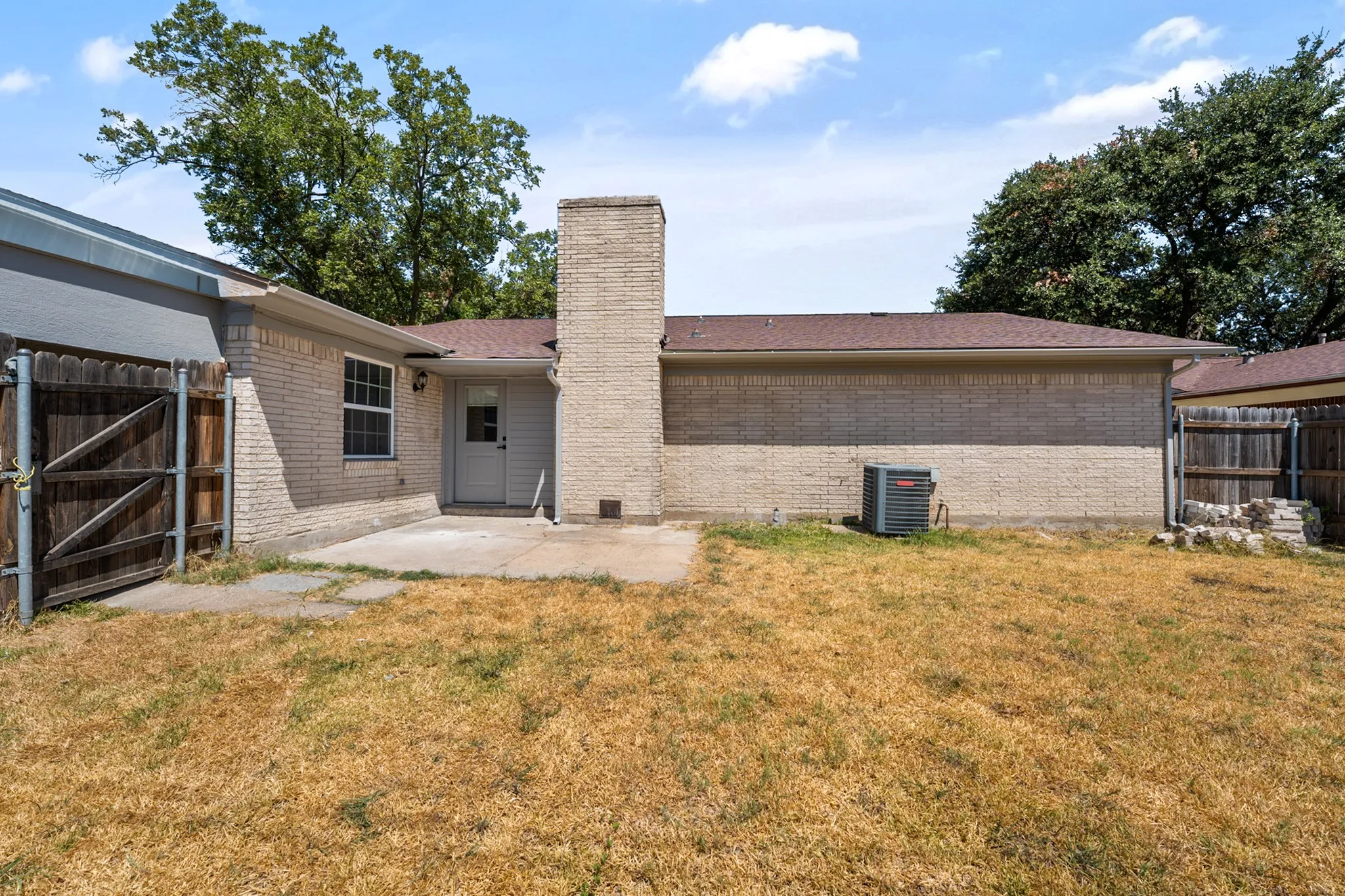 Single Family Residence For Sale in Dallas County , 2107 Aloha Drive, Mesquite, Texas 75150, 4 Bedroom, 2 Bathroom, Garage spaces, 1,618 Sqft, built in 1967, mls#21388012, Real Estate Agent in Mesquite, Homes For Sale in Dallas county, Homes For Sale in Mesquite, Realtor in Mesquite Texas, Real Estate Brokerage Independent Realty Texas, Luminita Cordes Realtor