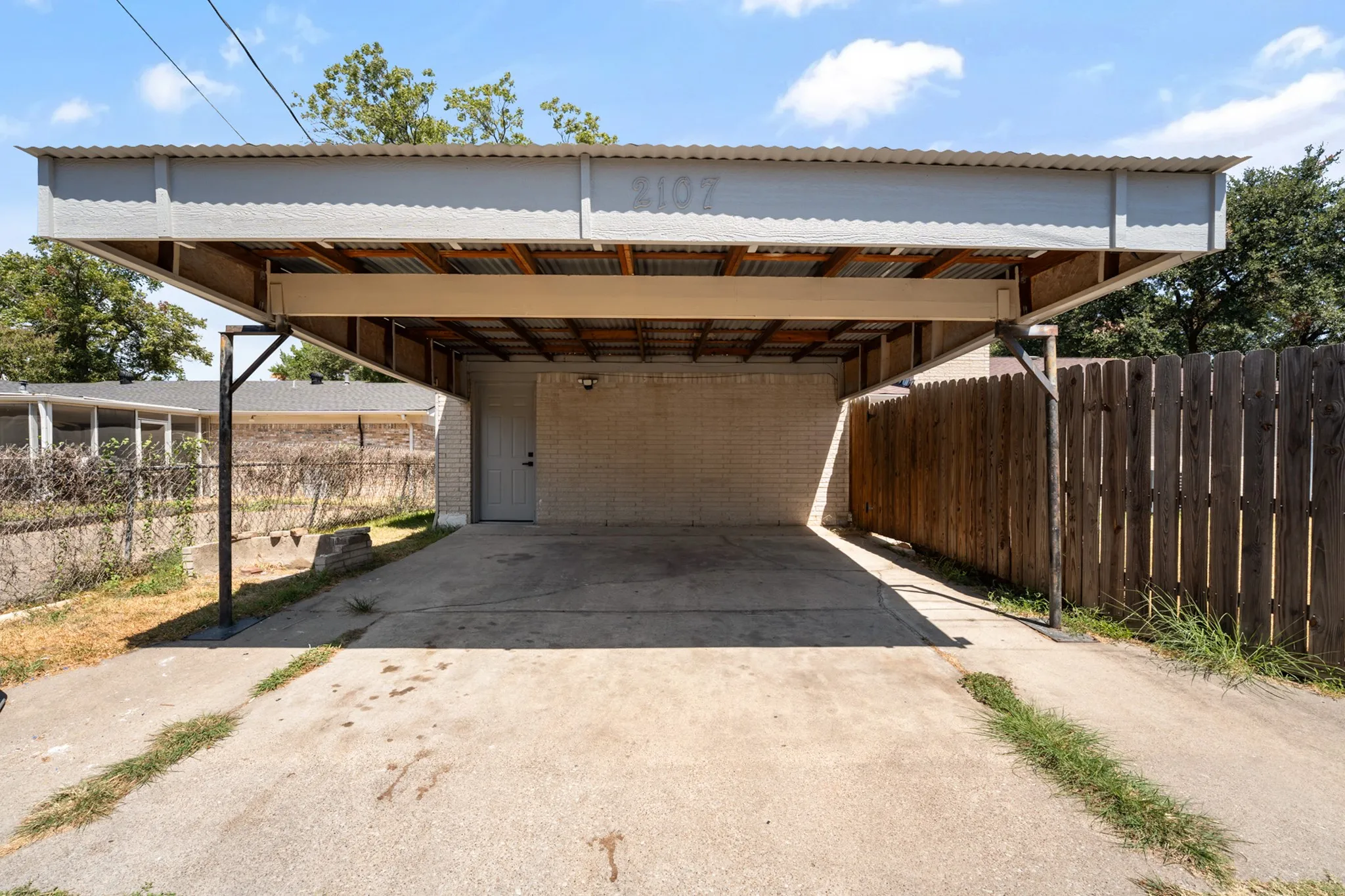 Single Family Residence For Sale in Dallas County , 2107 Aloha Drive, Mesquite, Texas 75150, 4 Bedroom, 2 Bathroom, Garage spaces, 1,618 Sqft, built in 1967, mls#21388012, Real Estate Agent in Mesquite, Homes For Sale in Dallas county, Homes For Sale in Mesquite, Realtor in Mesquite Texas, Real Estate Brokerage Independent Realty Texas, Luminita Cordes Realtor