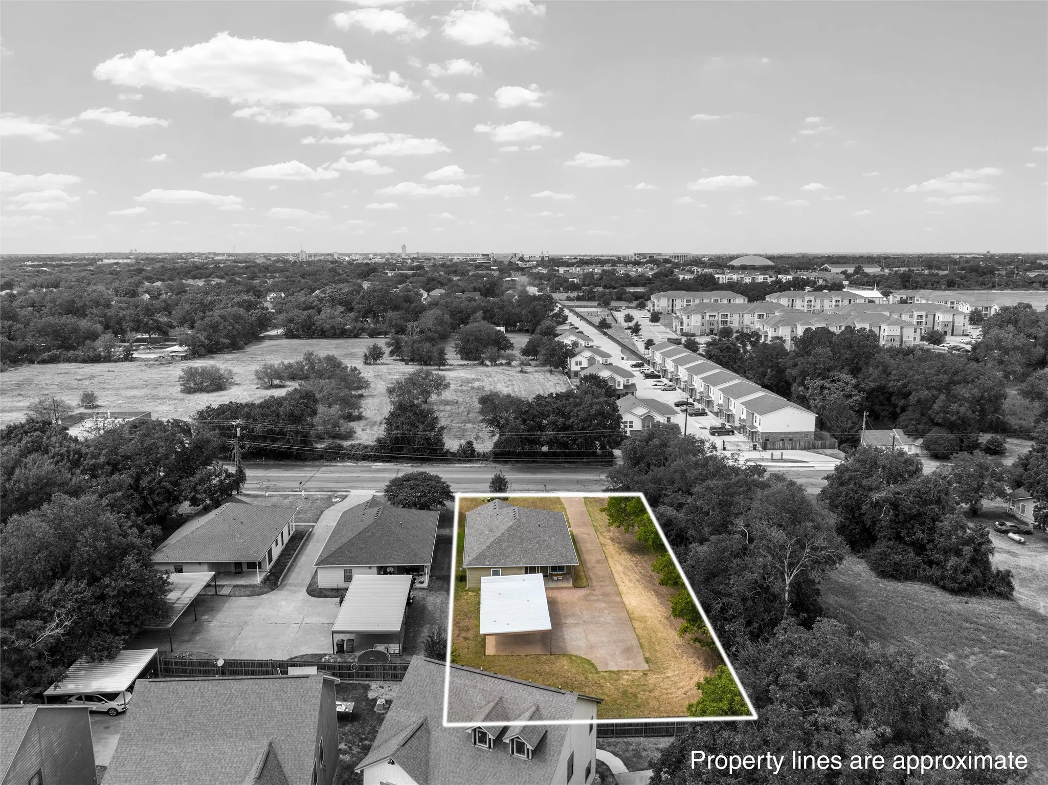 Single Family Residence For Sale in Mc Lennan County , 102 Garden Drive, Waco, Texas 76706, 4 Bedroom, 3 Bathroom, Garage spaces, 1,742 Sqft, built in 2007, mls#21380794, Real Estate Agent in Waco, Homes For Sale in Mc Lennan county, Homes For Sale in Waco, Realtor in Waco Texas, Real Estate Brokerage Independent Realty Texas, Luminita Cordes Realtor