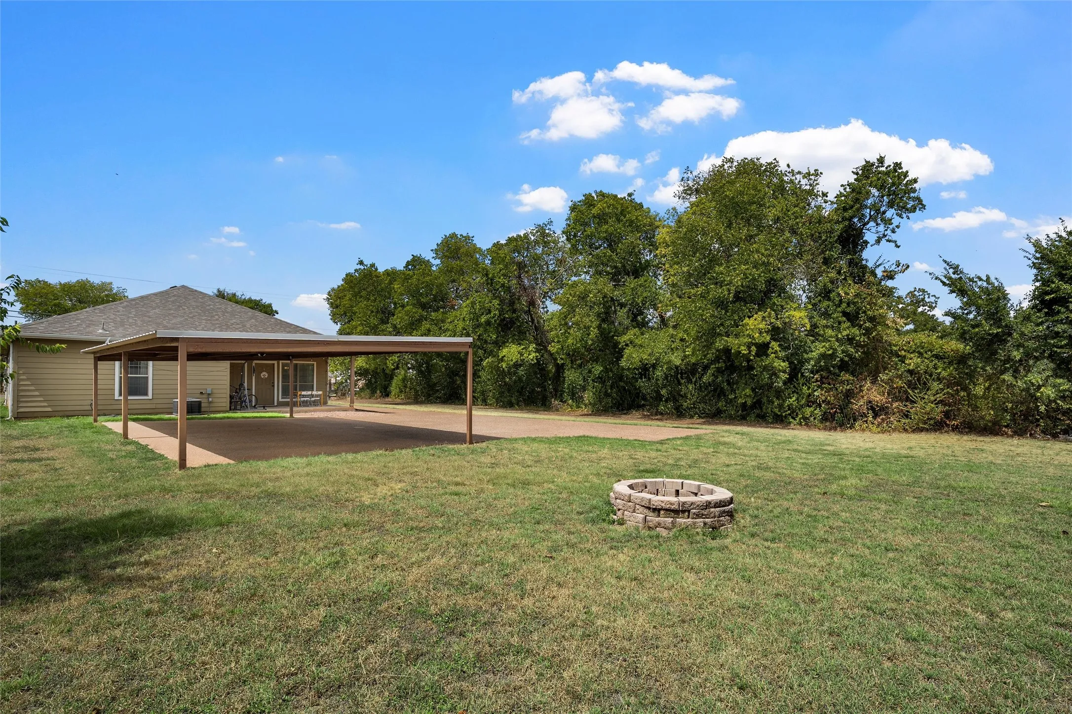 Single Family Residence For Sale in Mc Lennan County , 102 Garden Drive, Waco, Texas 76706, 4 Bedroom, 3 Bathroom, Garage spaces, 1,742 Sqft, built in 2007, mls#21380794, Real Estate Agent in Waco, Homes For Sale in Mc Lennan county, Homes For Sale in Waco, Realtor in Waco Texas, Real Estate Brokerage Independent Realty Texas, Luminita Cordes Realtor