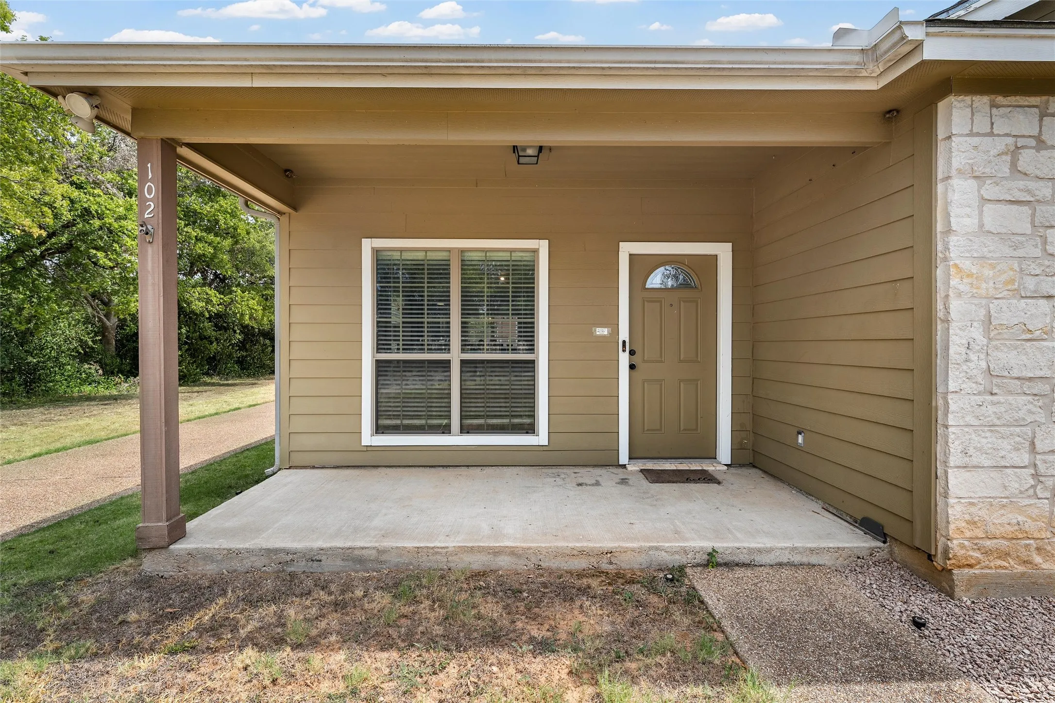 Single Family Residence For Sale in Mc Lennan County , 102 Garden Drive, Waco, Texas 76706, 4 Bedroom, 3 Bathroom, Garage spaces, 1,742 Sqft, built in 2007, mls#21380794, Real Estate Agent in Waco, Homes For Sale in Mc Lennan county, Homes For Sale in Waco, Realtor in Waco Texas, Real Estate Brokerage Independent Realty Texas, Luminita Cordes Realtor