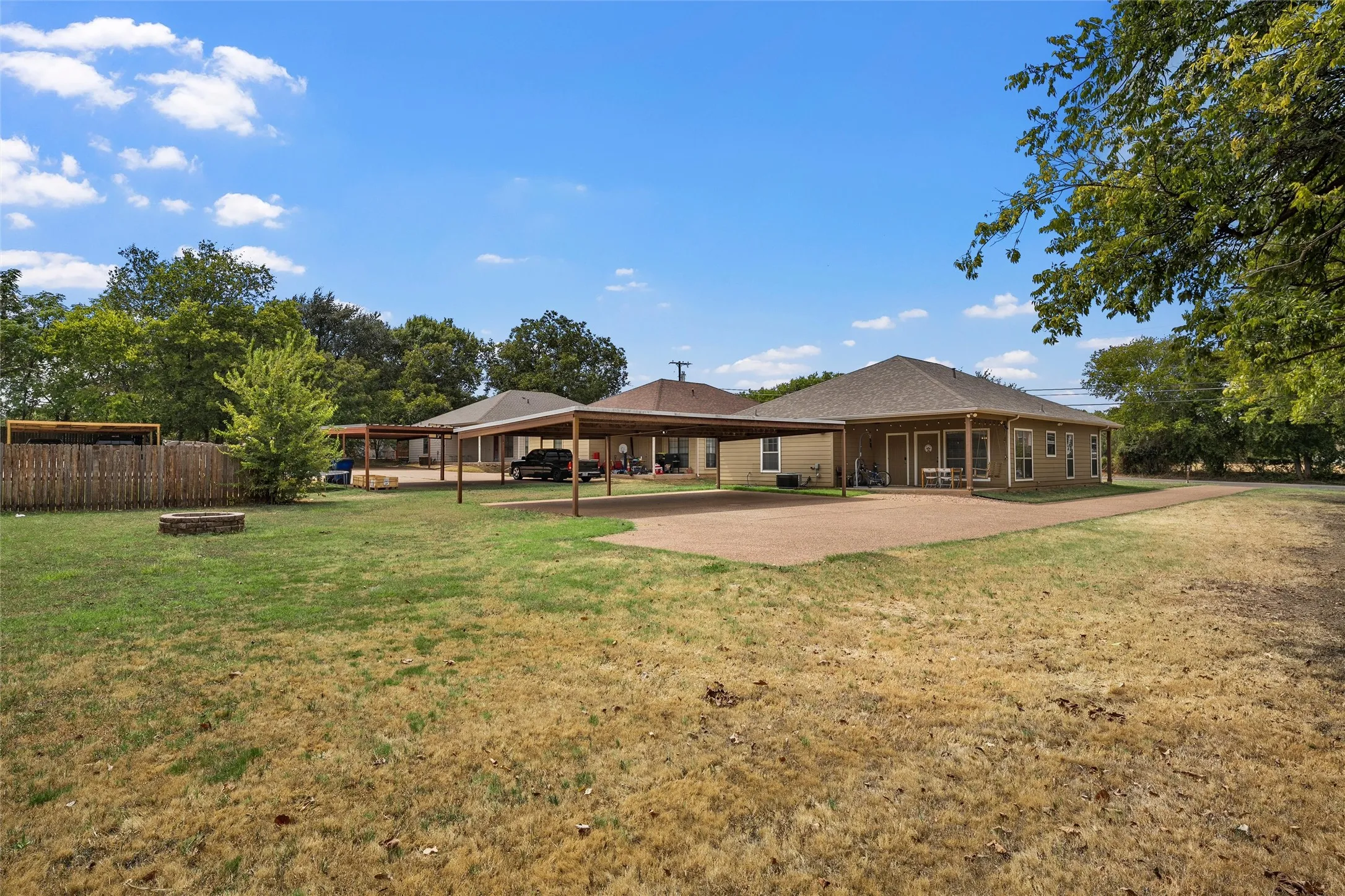 Single Family Residence For Sale in Mc Lennan County , 102 Garden Drive, Waco, Texas 76706, 4 Bedroom, 3 Bathroom, Garage spaces, 1,742 Sqft, built in 2007, mls#21380794, Real Estate Agent in Waco, Homes For Sale in Mc Lennan county, Homes For Sale in Waco, Realtor in Waco Texas, Real Estate Brokerage Independent Realty Texas, Luminita Cordes Realtor