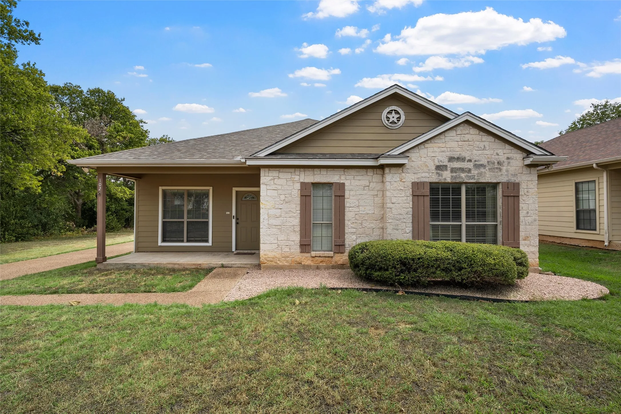 Single Family Residence For Sale in Mc Lennan County , 102 Garden Drive, Waco, Texas 76706, 4 Bedroom, 3 Bathroom, Garage spaces, 1,742 Sqft, built in 2007, mls#21380794, Real Estate Agent in Waco, Homes For Sale in Mc Lennan county, Homes For Sale in Waco, Realtor in Waco Texas, Real Estate Brokerage Independent Realty Texas, Luminita Cordes Realtor