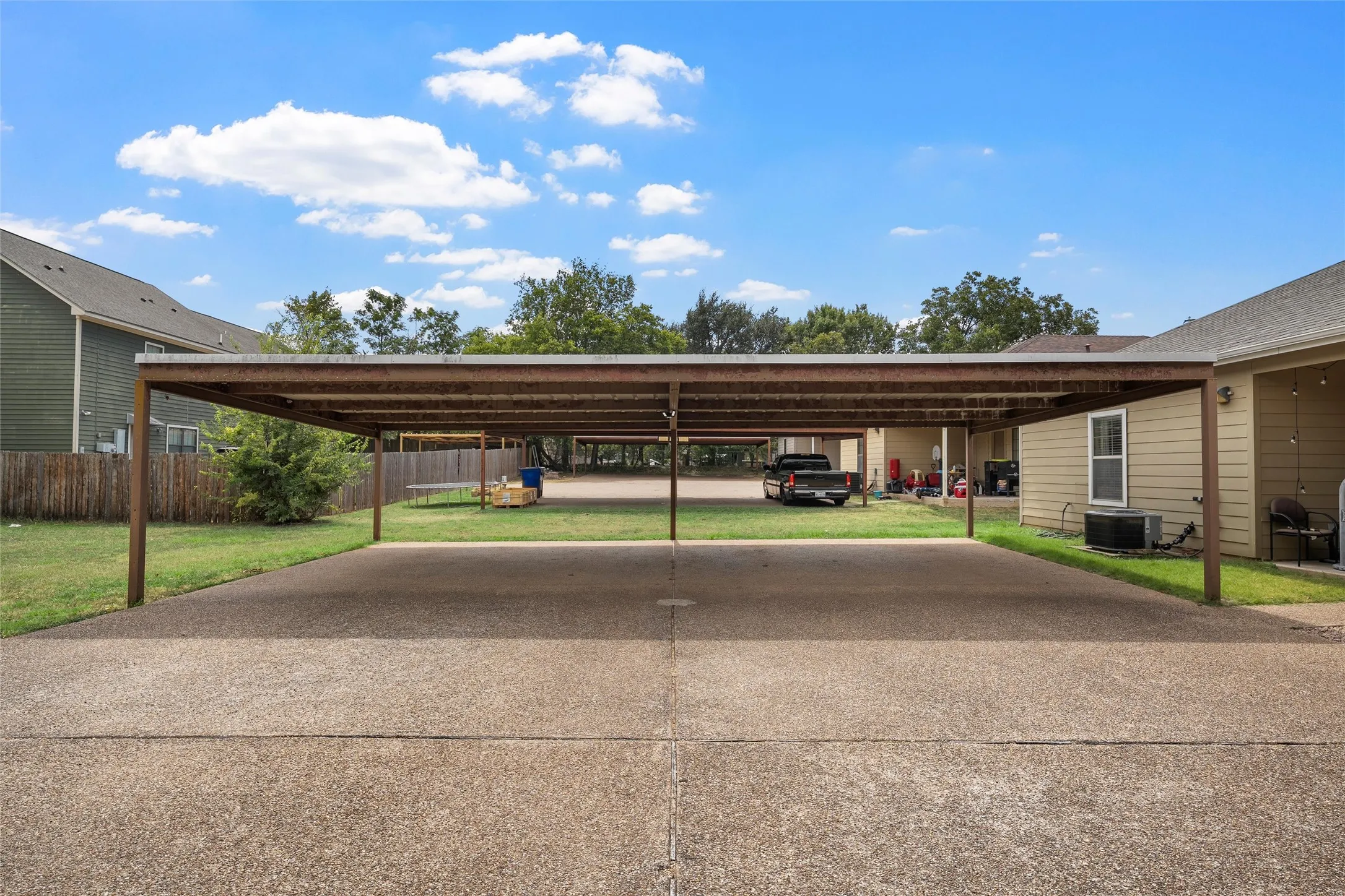 Single Family Residence For Sale in Mc Lennan County , 102 Garden Drive, Waco, Texas 76706, 4 Bedroom, 3 Bathroom, Garage spaces, 1,742 Sqft, built in 2007, mls#21380794, Real Estate Agent in Waco, Homes For Sale in Mc Lennan county, Homes For Sale in Waco, Realtor in Waco Texas, Real Estate Brokerage Independent Realty Texas, Luminita Cordes Realtor