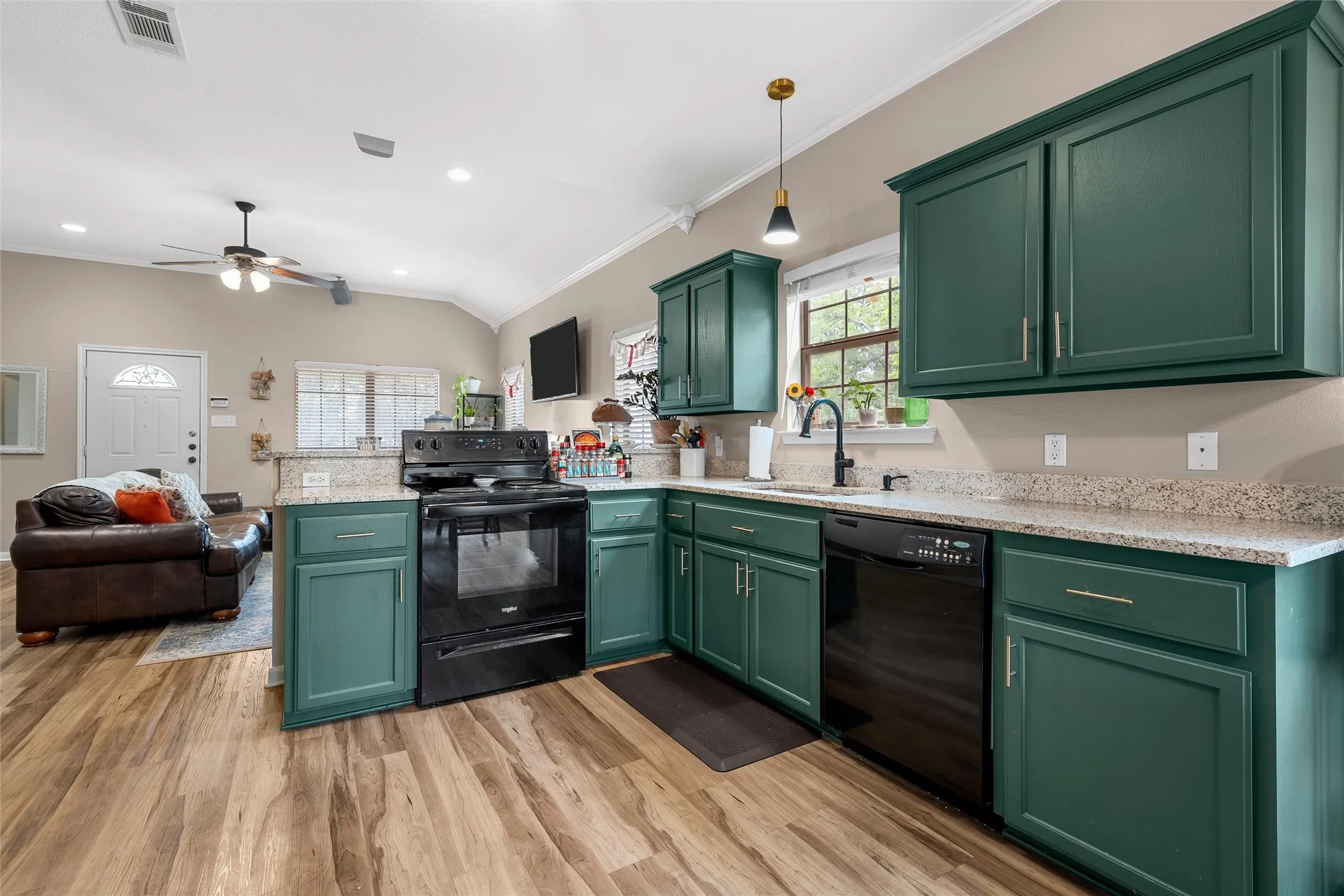 Single Family Residence For Sale in Mc Lennan County , 102 Garden Drive, Waco, Texas 76706, 4 Bedroom, 3 Bathroom, Garage spaces, 1,742 Sqft, built in 2007, mls#21380794, Real Estate Agent in Waco, Homes For Sale in Mc Lennan county, Homes For Sale in Waco, Realtor in Waco Texas, Real Estate Brokerage Independent Realty Texas, Luminita Cordes Realtor