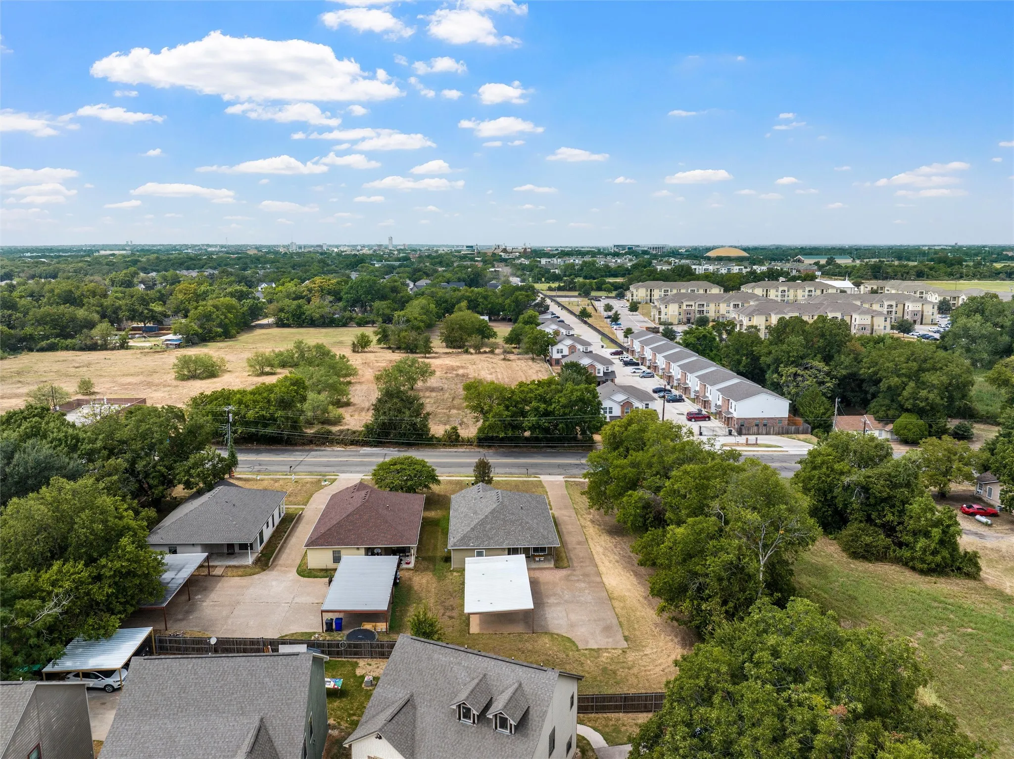 Single Family Residence For Sale in Mc Lennan County , 102 Garden Drive, Waco, Texas 76706, 4 Bedroom, 3 Bathroom, Garage spaces, 1,742 Sqft, built in 2007, mls#21380794, Real Estate Agent in Waco, Homes For Sale in Mc Lennan county, Homes For Sale in Waco, Realtor in Waco Texas, Real Estate Brokerage Independent Realty Texas, Luminita Cordes Realtor