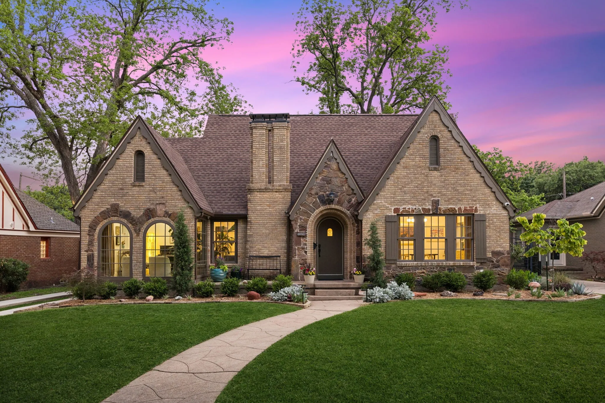 Single Family Residence For Rent in Dallas County , 5526 Mercedes Avenue, Dallas, Texas 75206, 4 Bedroom, 4 Bathroom, 2 Garage spaces, 4,414 Sqft, built in 1930, mls#21388013, Real Estate Agent in Dallas, Homes For Rent in Dallas county, Homes For Rent in Dallas, Realtor in Dallas Texas, Real Estate Brokerage Independent Realty Texas, Luminita Cordes Realtor