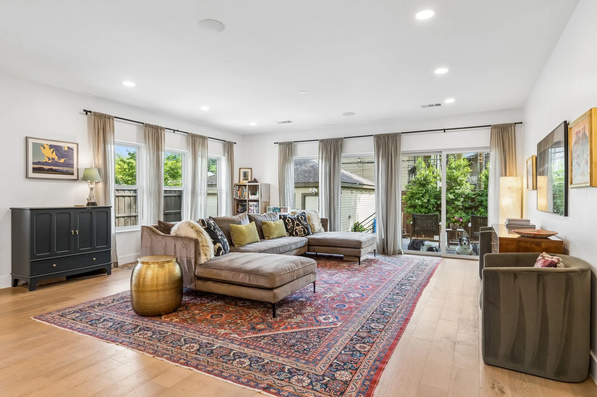 Single Family Residence For Rent in Dallas County , 5526 Mercedes Avenue, Dallas, Texas 75206, 4 Bedroom, 4 Bathroom, 2 Garage spaces, 4,414 Sqft, built in 1930, mls#21388013, Real Estate Agent in Dallas, Homes For Rent in Dallas county, Homes For Rent in Dallas, Realtor in Dallas Texas, Real Estate Brokerage Independent Realty Texas, Luminita Cordes Realtor