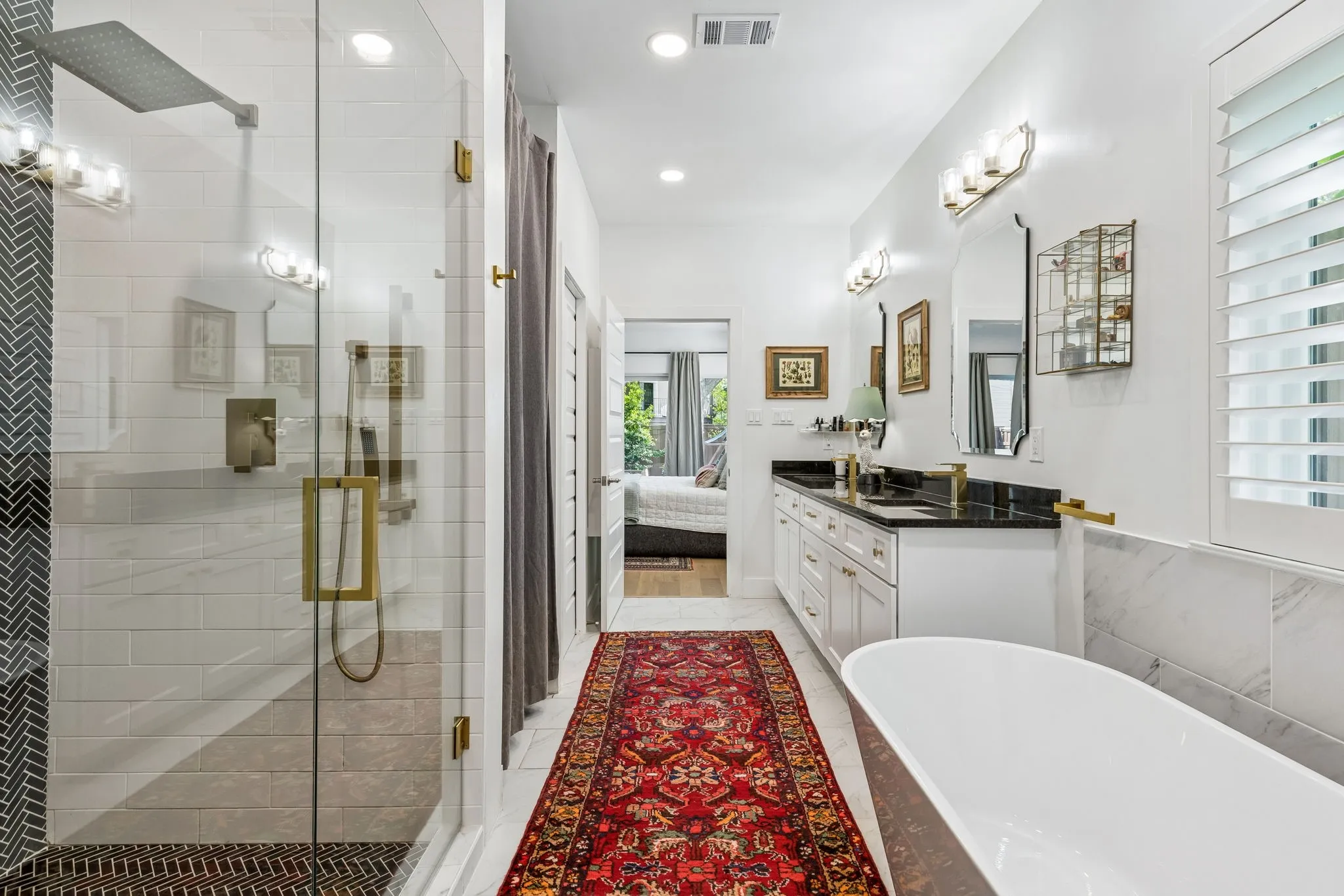 Single Family Residence For Rent in Dallas County , 5526 Mercedes Avenue, Dallas, Texas 75206, 4 Bedroom, 4 Bathroom, 2 Garage spaces, 4,414 Sqft, built in 1930, mls#21388013, Real Estate Agent in Dallas, Homes For Rent in Dallas county, Homes For Rent in Dallas, Realtor in Dallas Texas, Real Estate Brokerage Independent Realty Texas, Luminita Cordes Realtor