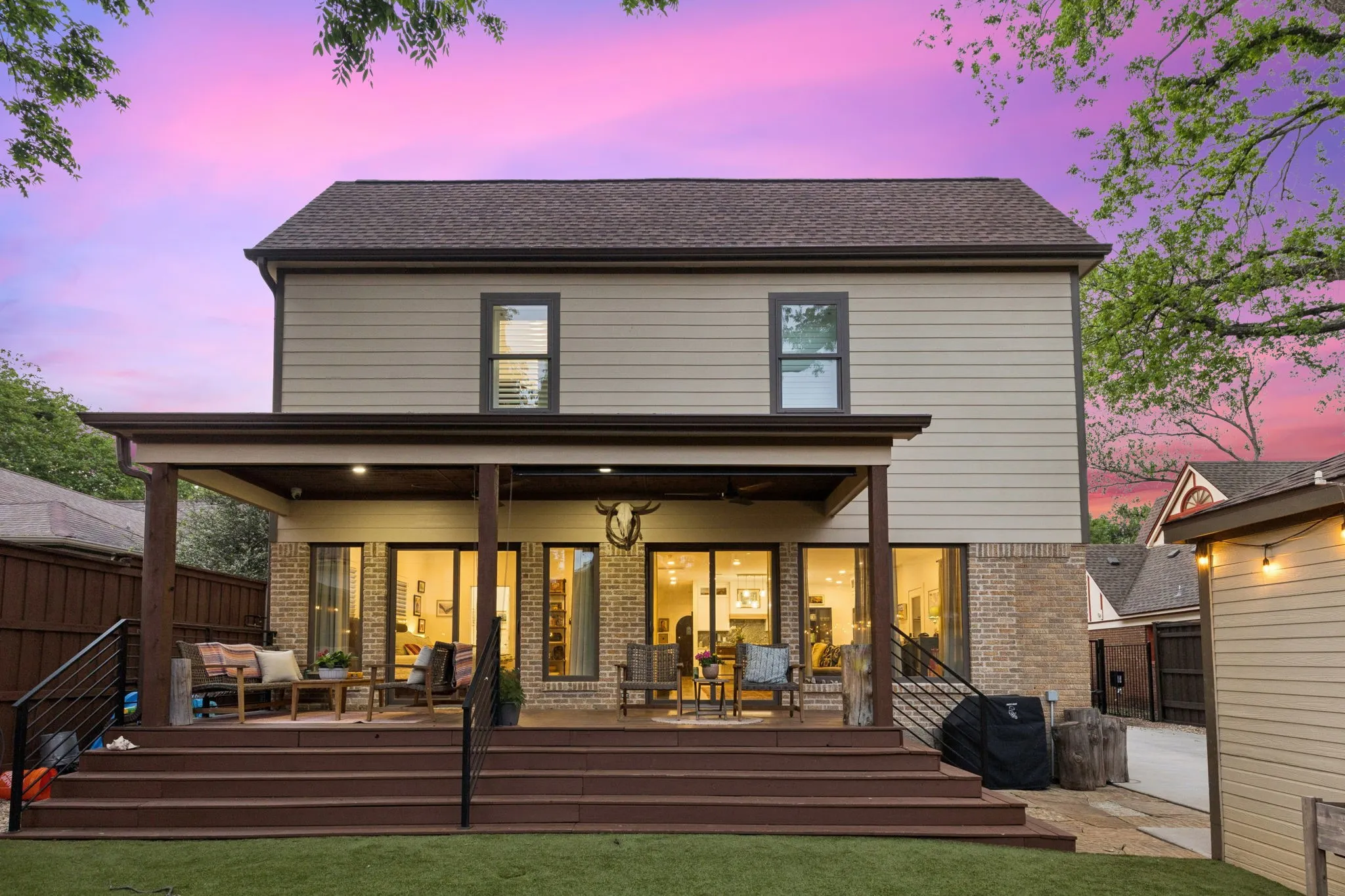 Single Family Residence For Rent in Dallas County , 5526 Mercedes Avenue, Dallas, Texas 75206, 4 Bedroom, 4 Bathroom, 2 Garage spaces, 4,414 Sqft, built in 1930, mls#21388013, Real Estate Agent in Dallas, Homes For Rent in Dallas county, Homes For Rent in Dallas, Realtor in Dallas Texas, Real Estate Brokerage Independent Realty Texas, Luminita Cordes Realtor