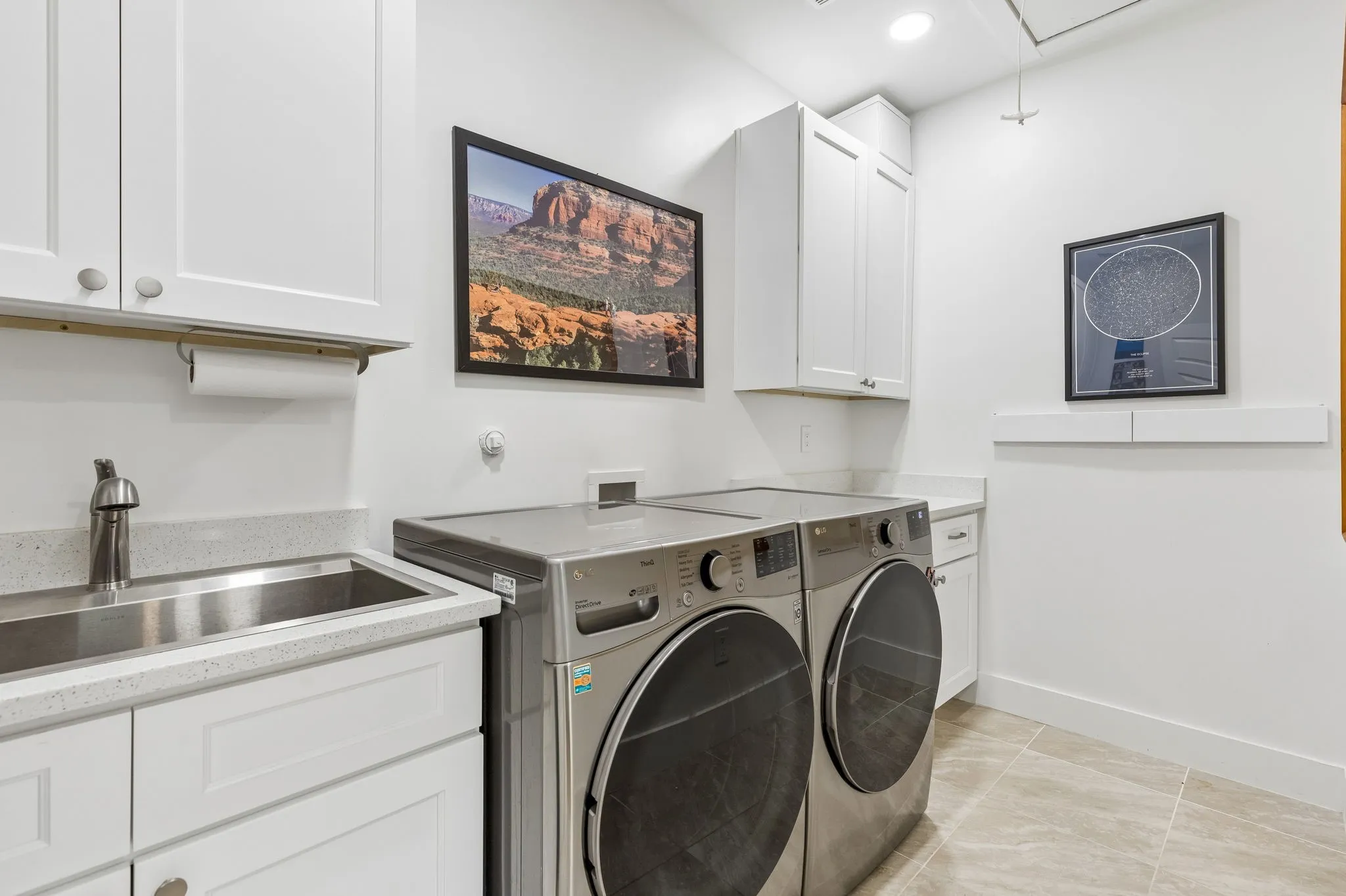 Single Family Residence For Rent in Dallas County , 5526 Mercedes Avenue, Dallas, Texas 75206, 4 Bedroom, 4 Bathroom, 2 Garage spaces, 4,414 Sqft, built in 1930, mls#21388013, Real Estate Agent in Dallas, Homes For Rent in Dallas county, Homes For Rent in Dallas, Realtor in Dallas Texas, Real Estate Brokerage Independent Realty Texas, Luminita Cordes Realtor