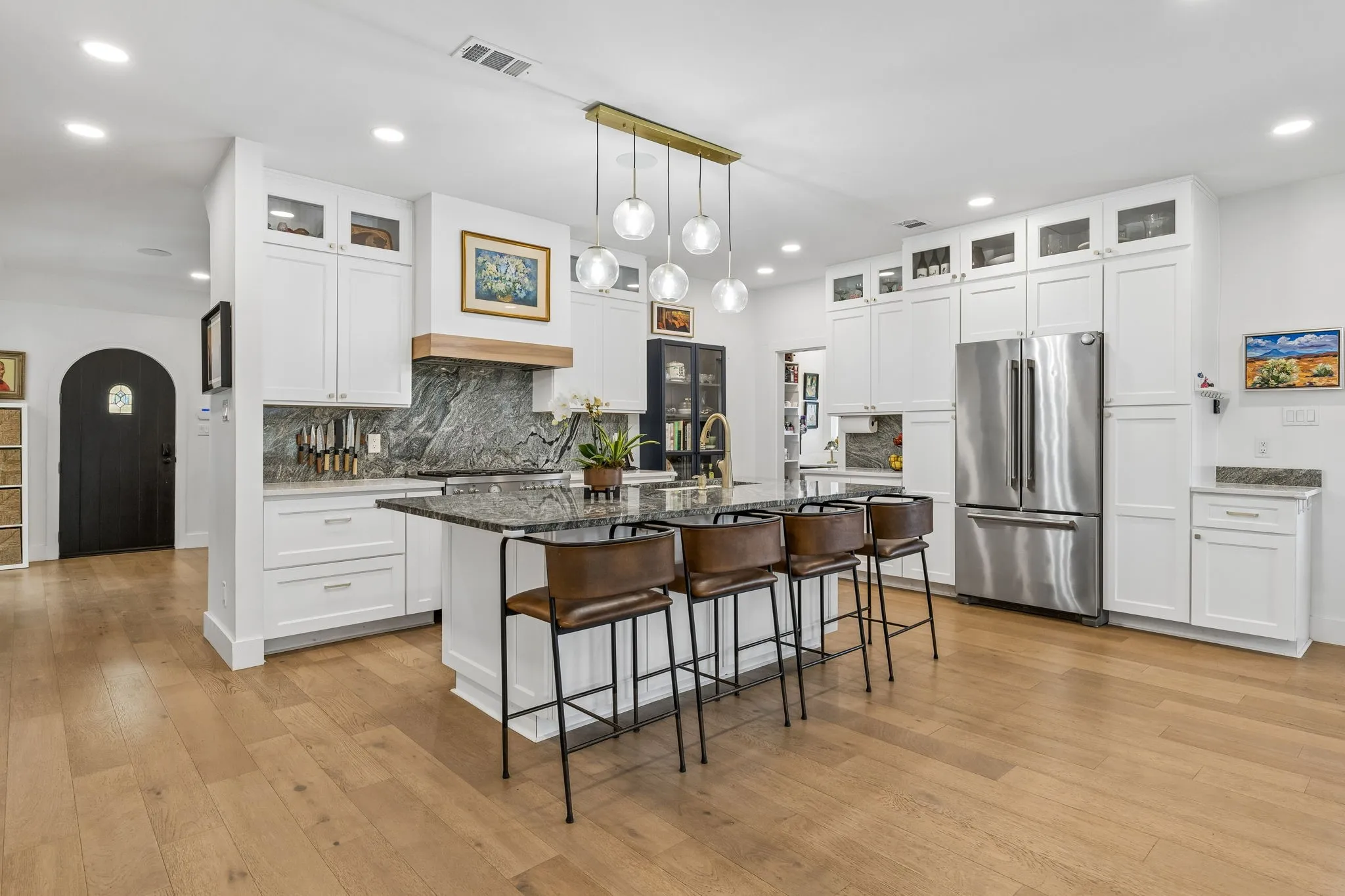 Single Family Residence For Rent in Dallas County , 5526 Mercedes Avenue, Dallas, Texas 75206, 4 Bedroom, 4 Bathroom, 2 Garage spaces, 4,414 Sqft, built in 1930, mls#21388013, Real Estate Agent in Dallas, Homes For Rent in Dallas county, Homes For Rent in Dallas, Realtor in Dallas Texas, Real Estate Brokerage Independent Realty Texas, Luminita Cordes Realtor
