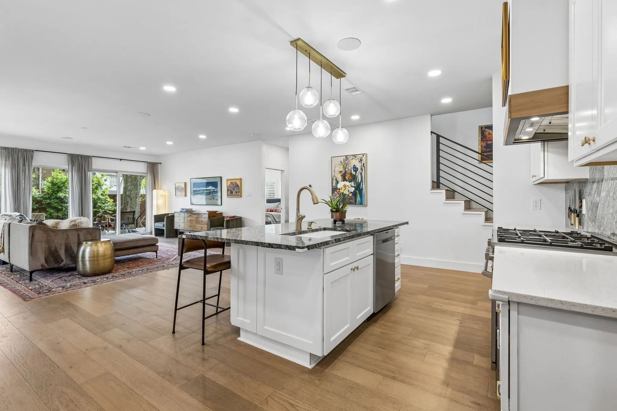 Single Family Residence For Rent in Dallas County , 5526 Mercedes Avenue, Dallas, Texas 75206, 4 Bedroom, 4 Bathroom, 2 Garage spaces, 4,414 Sqft, built in 1930, mls#21388013, Real Estate Agent in Dallas, Homes For Rent in Dallas county, Homes For Rent in Dallas, Realtor in Dallas Texas, Real Estate Brokerage Independent Realty Texas, Luminita Cordes Realtor