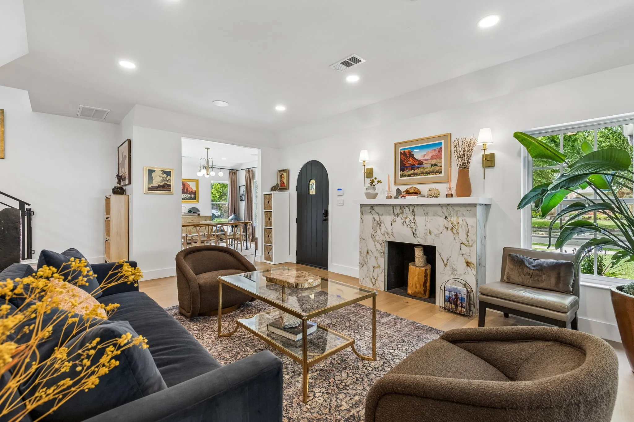 Single Family Residence For Rent in Dallas County , 5526 Mercedes Avenue, Dallas, Texas 75206, 4 Bedroom, 4 Bathroom, 2 Garage spaces, 4,414 Sqft, built in 1930, mls#21388013, Real Estate Agent in Dallas, Homes For Rent in Dallas county, Homes For Rent in Dallas, Realtor in Dallas Texas, Real Estate Brokerage Independent Realty Texas, Luminita Cordes Realtor