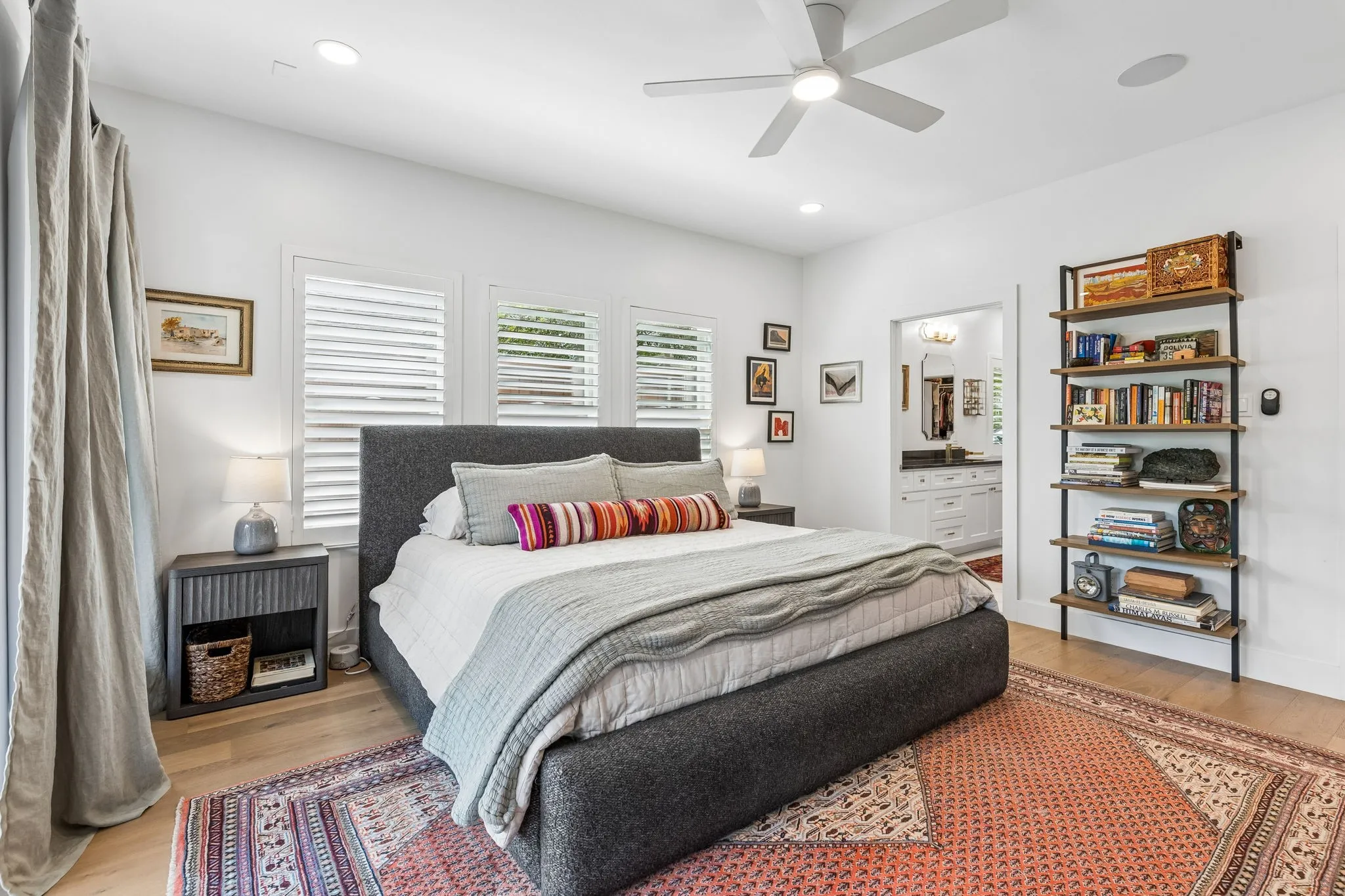 Single Family Residence For Rent in Dallas County , 5526 Mercedes Avenue, Dallas, Texas 75206, 4 Bedroom, 4 Bathroom, 2 Garage spaces, 4,414 Sqft, built in 1930, mls#21388013, Real Estate Agent in Dallas, Homes For Rent in Dallas county, Homes For Rent in Dallas, Realtor in Dallas Texas, Real Estate Brokerage Independent Realty Texas, Luminita Cordes Realtor
