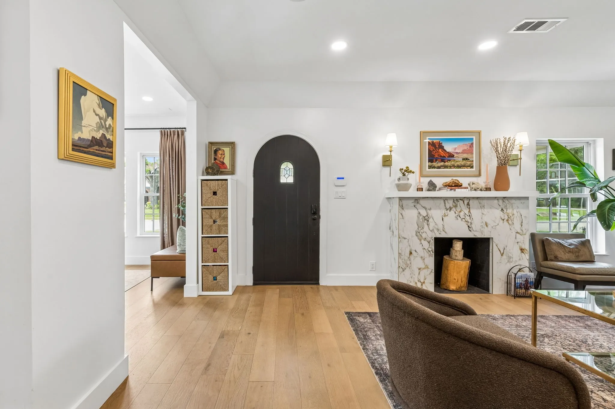 Single Family Residence For Rent in Dallas County , 5526 Mercedes Avenue, Dallas, Texas 75206, 4 Bedroom, 4 Bathroom, 2 Garage spaces, 4,414 Sqft, built in 1930, mls#21388013, Real Estate Agent in Dallas, Homes For Rent in Dallas county, Homes For Rent in Dallas, Realtor in Dallas Texas, Real Estate Brokerage Independent Realty Texas, Luminita Cordes Realtor