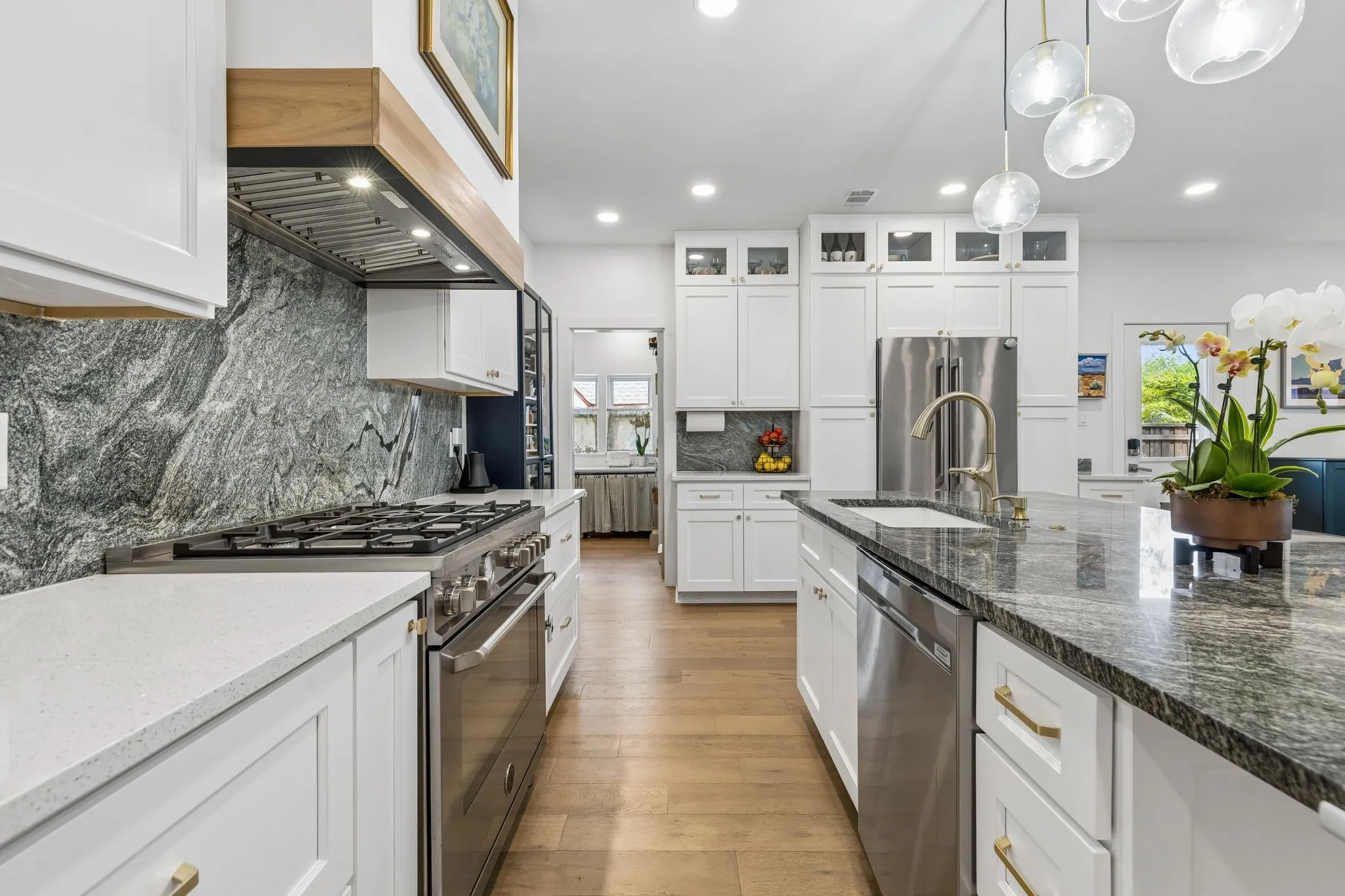 Single Family Residence For Rent in Dallas County , 5526 Mercedes Avenue, Dallas, Texas 75206, 4 Bedroom, 4 Bathroom, 2 Garage spaces, 4,414 Sqft, built in 1930, mls#21388013, Real Estate Agent in Dallas, Homes For Rent in Dallas county, Homes For Rent in Dallas, Realtor in Dallas Texas, Real Estate Brokerage Independent Realty Texas, Luminita Cordes Realtor