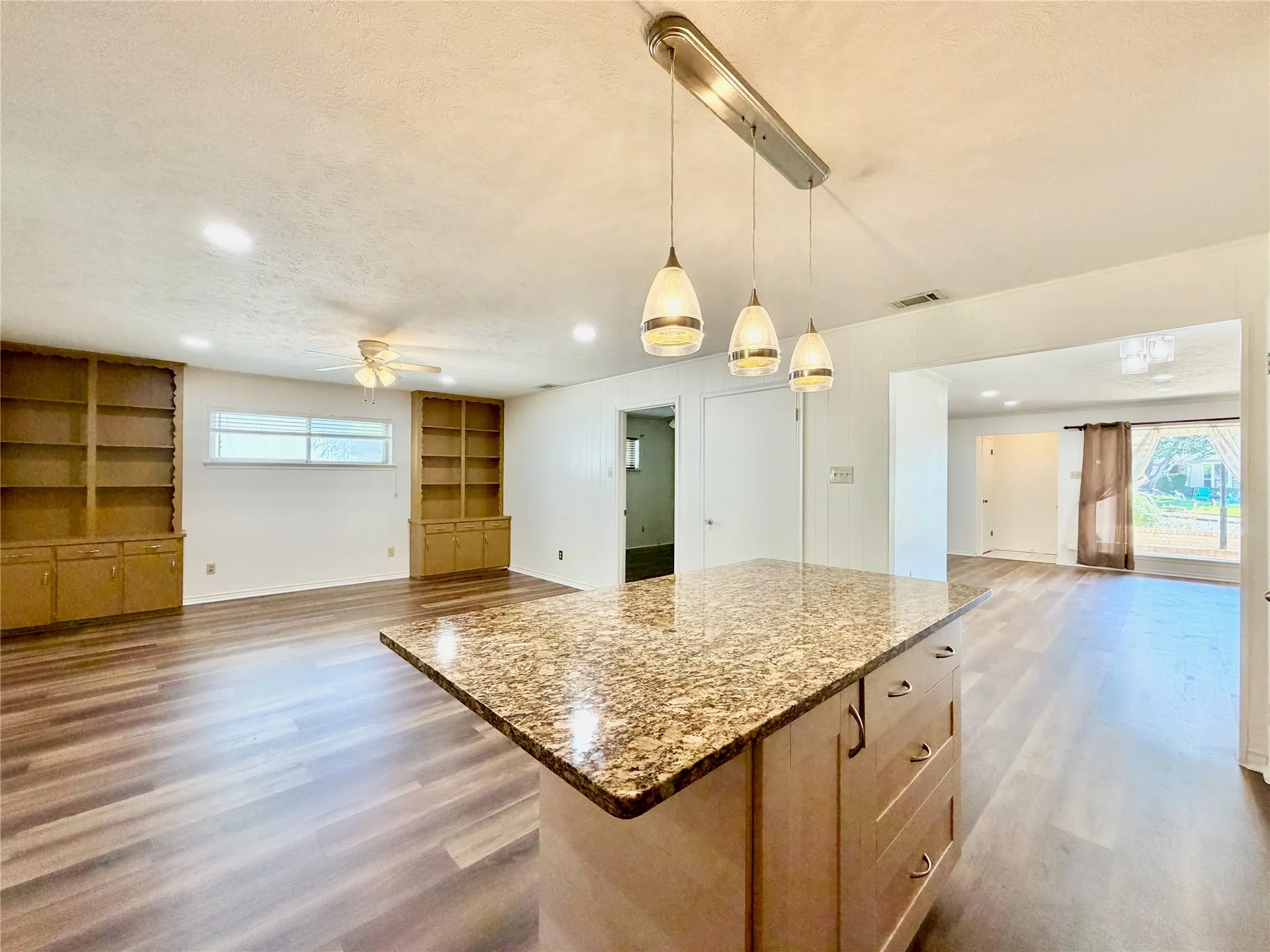 Duplex For Rent in Dallas County , 8405 Lullwater Drive, Dallas, Texas 75218, 2 Bedroom, 2 Bathroom, 1 Garage spaces, 1,404 Sqft, built in 1967, mls#21377837, Real Estate Agent in Dallas, Homes For Rent in Dallas county, Homes For Rent in Dallas, Realtor in Dallas Texas, Real Estate Brokerage Independent Realty Texas, Luminita Cordes Realtor
