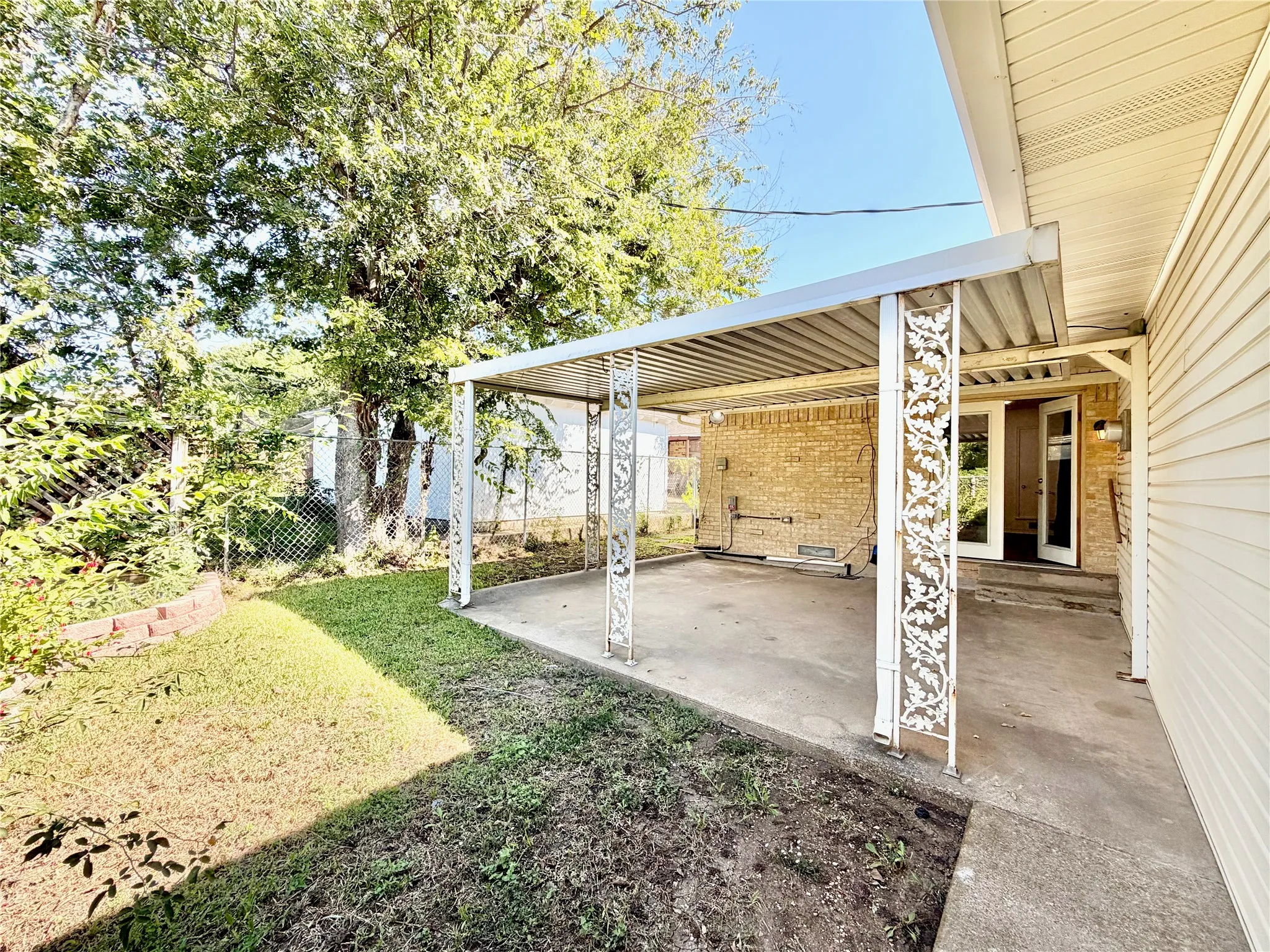 Duplex For Rent in Dallas County , 8405 Lullwater Drive, Dallas, Texas 75218, 2 Bedroom, 2 Bathroom, 1 Garage spaces, 1,404 Sqft, built in 1967, mls#21377837, Real Estate Agent in Dallas, Homes For Rent in Dallas county, Homes For Rent in Dallas, Realtor in Dallas Texas, Real Estate Brokerage Independent Realty Texas, Luminita Cordes Realtor