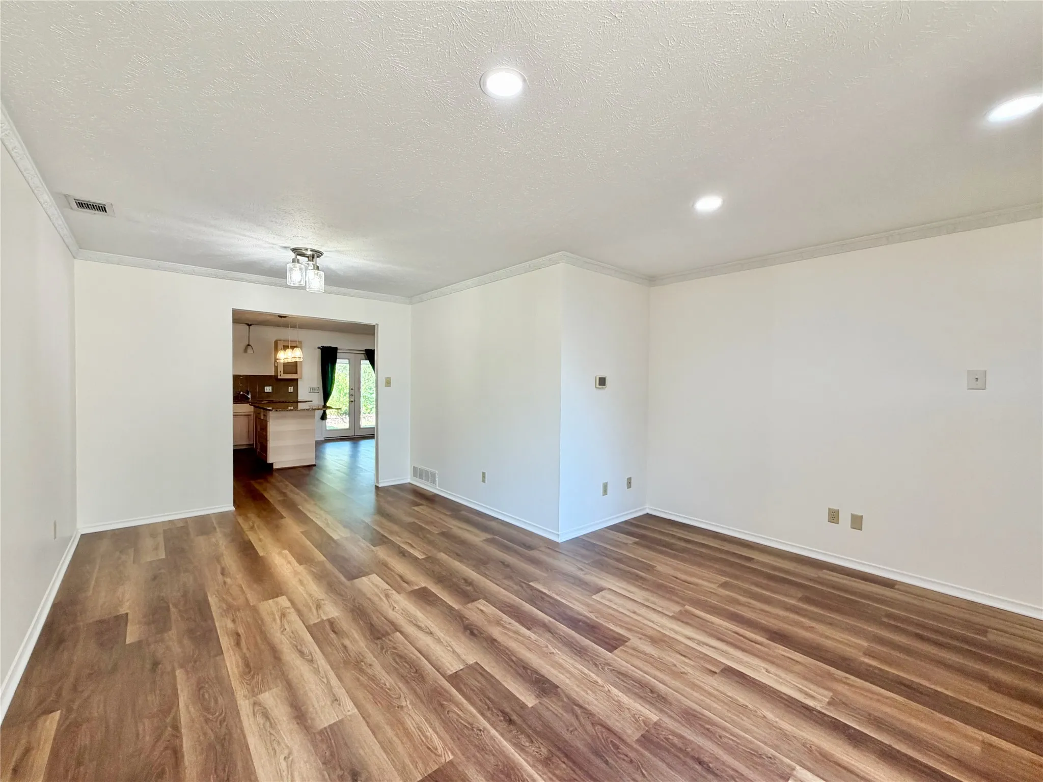 Duplex For Rent in Dallas County , 8405 Lullwater Drive, Dallas, Texas 75218, 2 Bedroom, 2 Bathroom, 1 Garage spaces, 1,404 Sqft, built in 1967, mls#21377837, Real Estate Agent in Dallas, Homes For Rent in Dallas county, Homes For Rent in Dallas, Realtor in Dallas Texas, Real Estate Brokerage Independent Realty Texas, Luminita Cordes Realtor