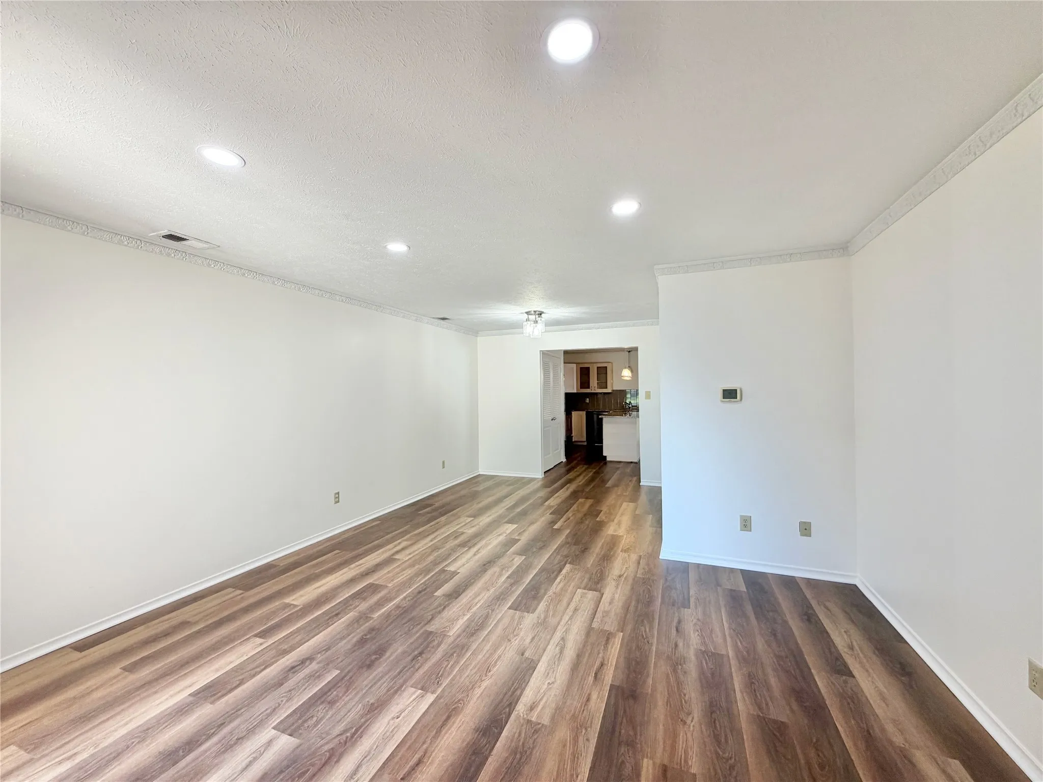 Duplex For Rent in Dallas County , 8405 Lullwater Drive, Dallas, Texas 75218, 2 Bedroom, 2 Bathroom, 1 Garage spaces, 1,404 Sqft, built in 1967, mls#21377837, Real Estate Agent in Dallas, Homes For Rent in Dallas county, Homes For Rent in Dallas, Realtor in Dallas Texas, Real Estate Brokerage Independent Realty Texas, Luminita Cordes Realtor