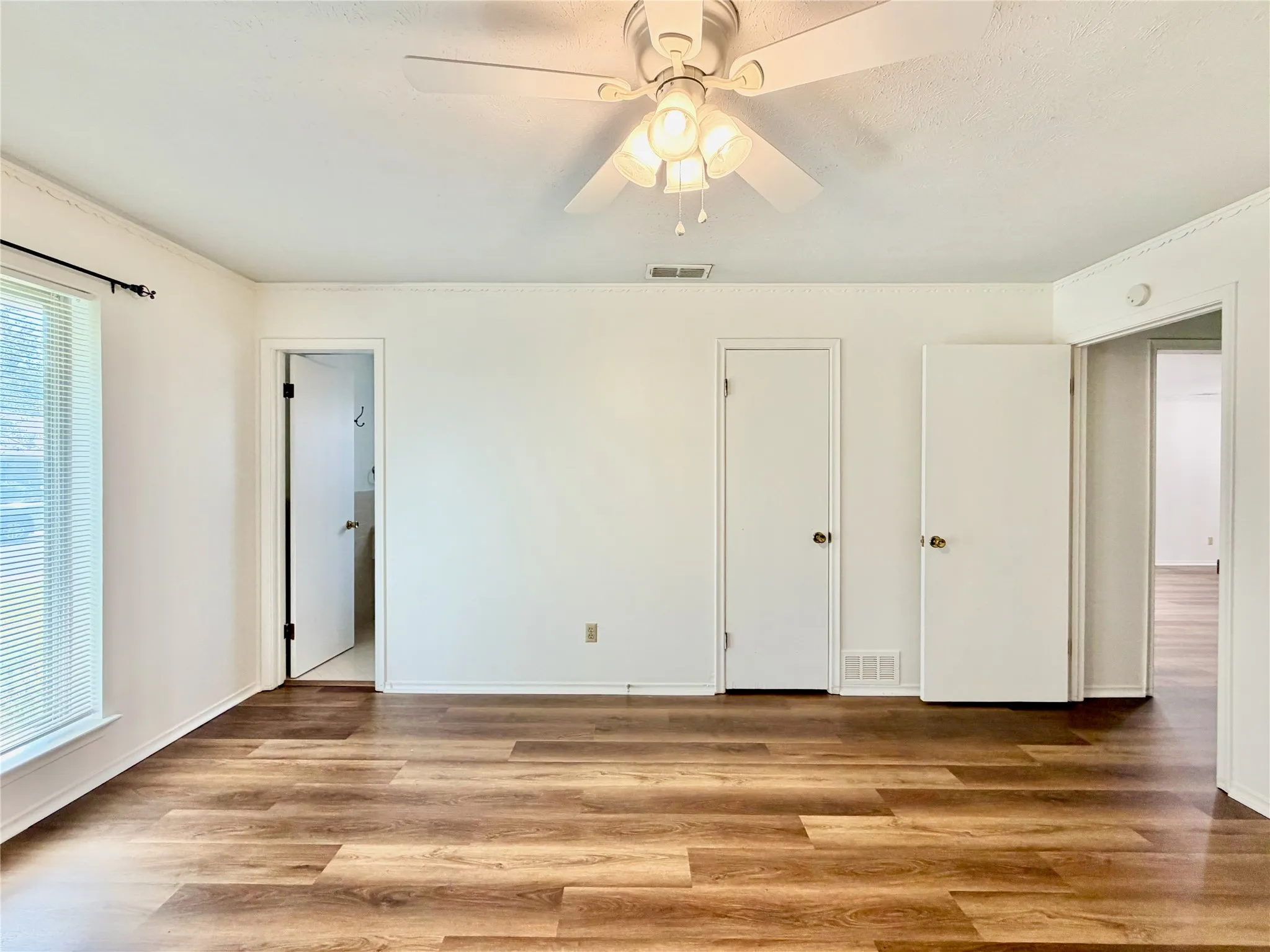 Duplex For Rent in Dallas County , 8405 Lullwater Drive, Dallas, Texas 75218, 2 Bedroom, 2 Bathroom, 1 Garage spaces, 1,404 Sqft, built in 1967, mls#21377837, Real Estate Agent in Dallas, Homes For Rent in Dallas county, Homes For Rent in Dallas, Realtor in Dallas Texas, Real Estate Brokerage Independent Realty Texas, Luminita Cordes Realtor