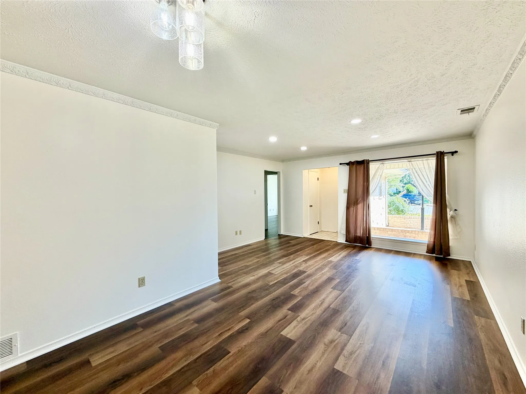 Duplex For Rent in Dallas County , 8405 Lullwater Drive, Dallas, Texas 75218, 2 Bedroom, 2 Bathroom, 1 Garage spaces, 1,404 Sqft, built in 1967, mls#21377837, Real Estate Agent in Dallas, Homes For Rent in Dallas county, Homes For Rent in Dallas, Realtor in Dallas Texas, Real Estate Brokerage Independent Realty Texas, Luminita Cordes Realtor