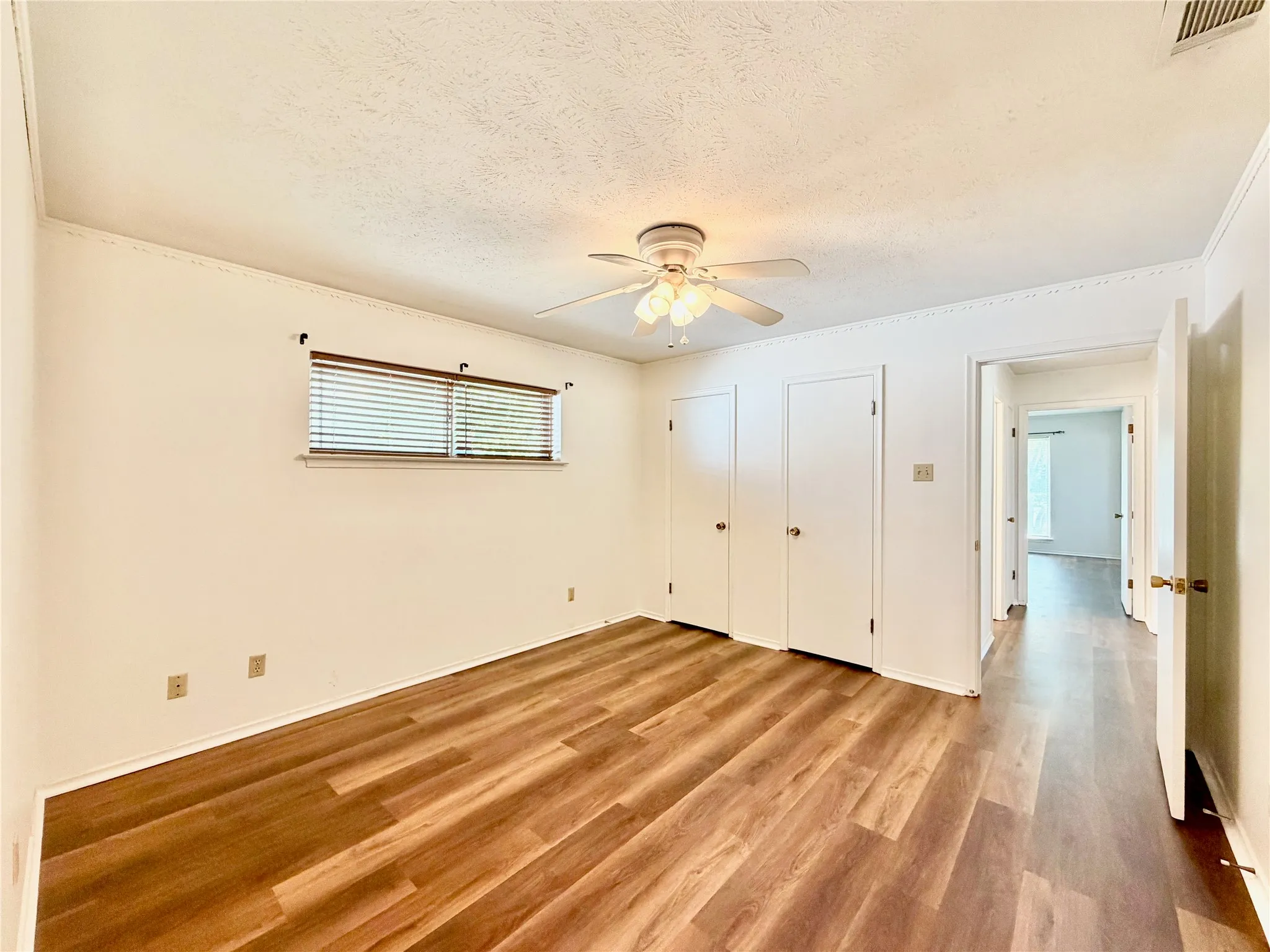 Duplex For Rent in Dallas County , 8405 Lullwater Drive, Dallas, Texas 75218, 2 Bedroom, 2 Bathroom, 1 Garage spaces, 1,404 Sqft, built in 1967, mls#21377837, Real Estate Agent in Dallas, Homes For Rent in Dallas county, Homes For Rent in Dallas, Realtor in Dallas Texas, Real Estate Brokerage Independent Realty Texas, Luminita Cordes Realtor