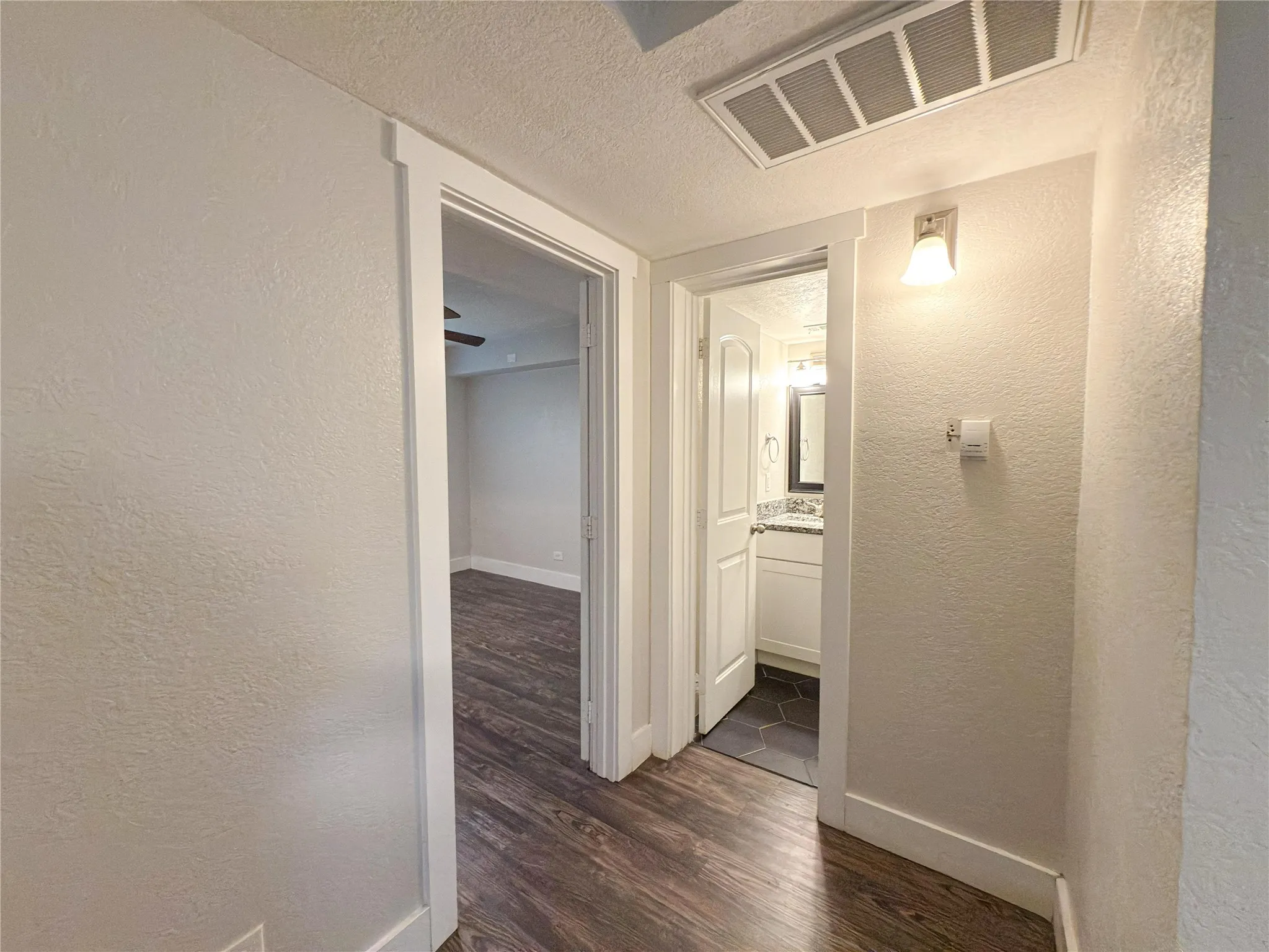 Apartment For Rent in Tarrant County , 5928 Fletcher Avenue 2, Fort Worth, Texas 76107, 1 Bedroom, 1 Bathroom, Garage spaces, 588 Sqft, built in 1965, mls#21388018, Real Estate Agent in Fort Worth, Homes For Rent in Tarrant county, Homes For Rent in Fort Worth, Realtor in Fort Worth Texas, Real Estate Brokerage Independent Realty Texas, Luminita Cordes Realtor