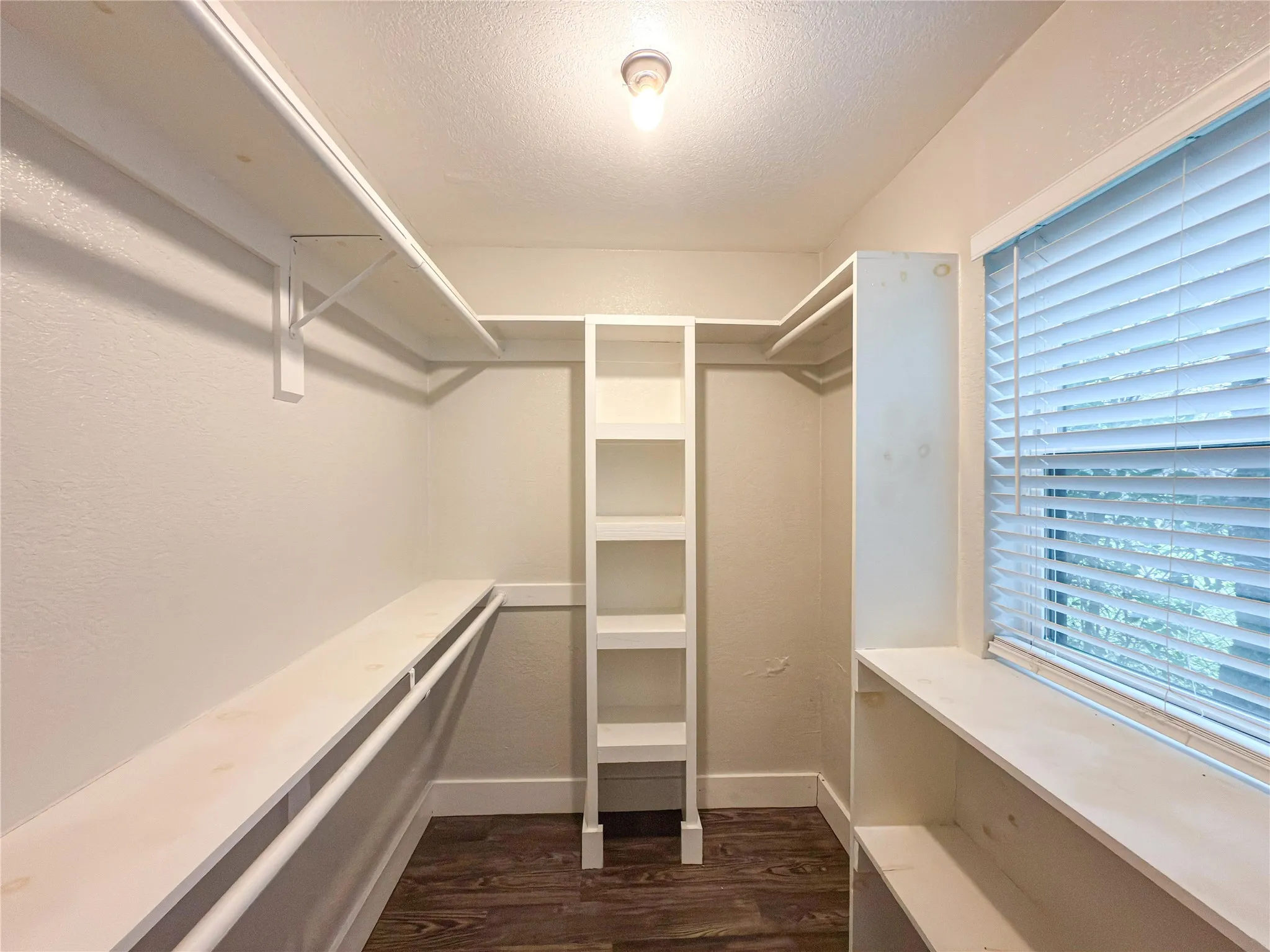 Apartment For Rent in Tarrant County , 5928 Fletcher Avenue 2, Fort Worth, Texas 76107, 1 Bedroom, 1 Bathroom, Garage spaces, 588 Sqft, built in 1965, mls#21388018, Real Estate Agent in Fort Worth, Homes For Rent in Tarrant county, Homes For Rent in Fort Worth, Realtor in Fort Worth Texas, Real Estate Brokerage Independent Realty Texas, Luminita Cordes Realtor