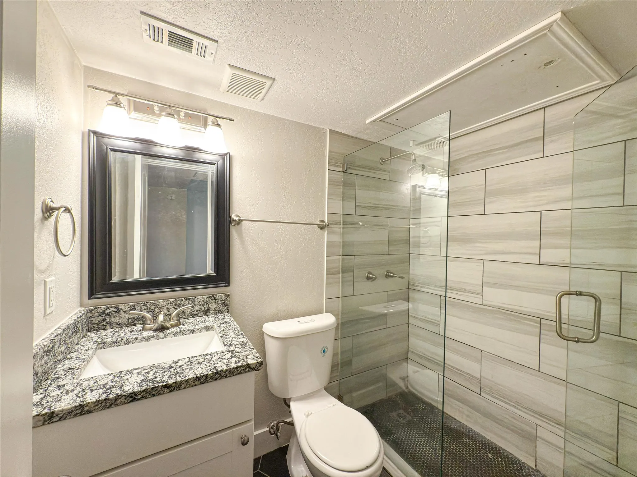 Apartment For Rent in Tarrant County , 5928 Fletcher Avenue 2, Fort Worth, Texas 76107, 1 Bedroom, 1 Bathroom, Garage spaces, 588 Sqft, built in 1965, mls#21388018, Real Estate Agent in Fort Worth, Homes For Rent in Tarrant county, Homes For Rent in Fort Worth, Realtor in Fort Worth Texas, Real Estate Brokerage Independent Realty Texas, Luminita Cordes Realtor