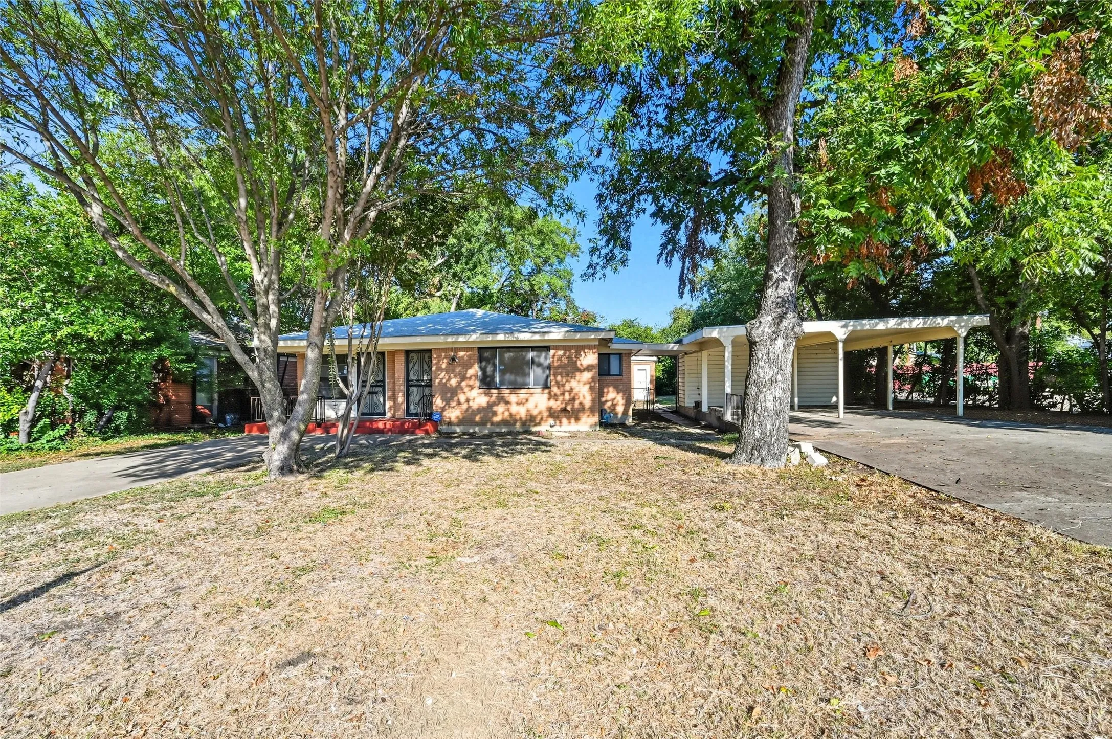 Single Family Residence For Sale in Tarrant County , 3512 Park Ridge Boulevard, Fort Worth, Texas 76109, 4 Bedroom, 3 Bathroom, Garage spaces, 2,479 Sqft, built in 1956, mls#21387995, Real Estate Agent in Fort Worth, Homes For Sale in Tarrant county, Homes For Sale in Fort Worth, Realtor in Fort Worth Texas, Real Estate Brokerage Independent Realty Texas, Luminita Cordes Realtor