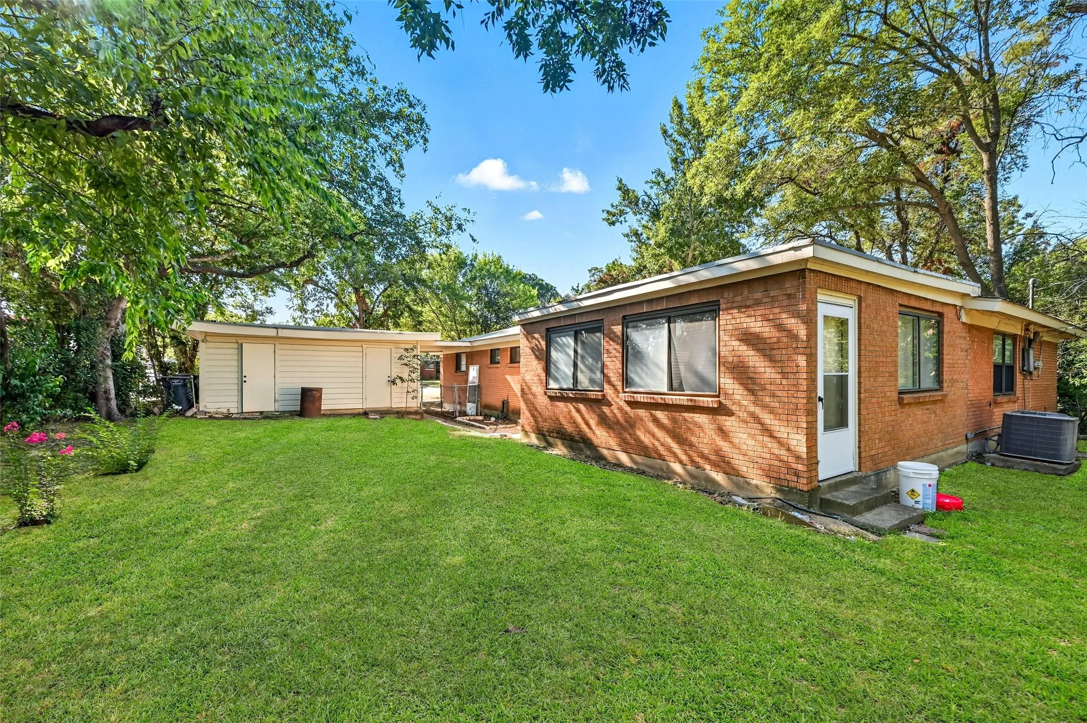 Single Family Residence For Sale in Tarrant County , 3512 Park Ridge Boulevard, Fort Worth, Texas 76109, 4 Bedroom, 3 Bathroom, Garage spaces, 2,479 Sqft, built in 1956, mls#21387995, Real Estate Agent in Fort Worth, Homes For Sale in Tarrant county, Homes For Sale in Fort Worth, Realtor in Fort Worth Texas, Real Estate Brokerage Independent Realty Texas, Luminita Cordes Realtor