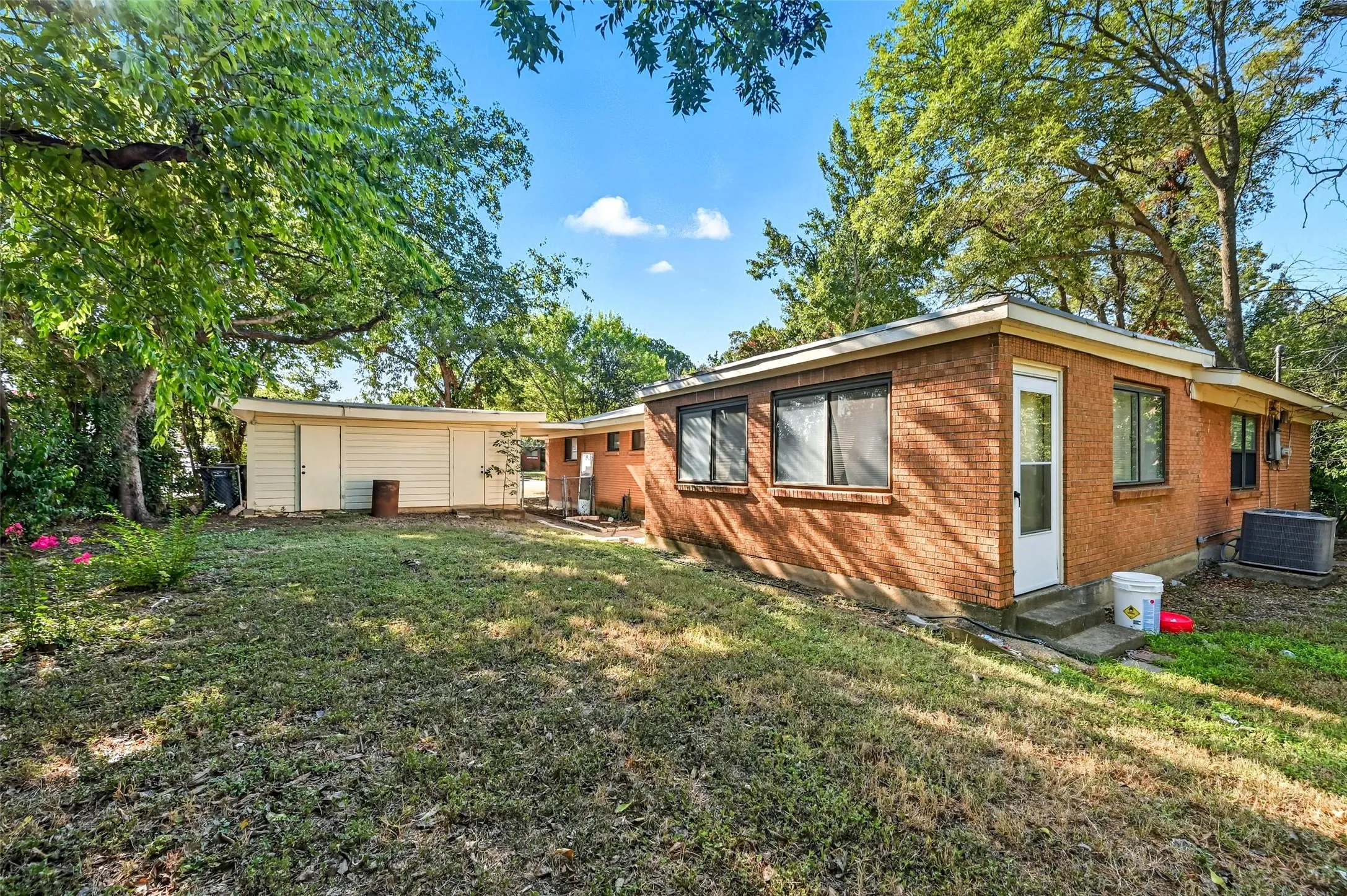 Single Family Residence For Sale in Tarrant County , 3512 Park Ridge Boulevard, Fort Worth, Texas 76109, 4 Bedroom, 3 Bathroom, Garage spaces, 2,479 Sqft, built in 1956, mls#21387995, Real Estate Agent in Fort Worth, Homes For Sale in Tarrant county, Homes For Sale in Fort Worth, Realtor in Fort Worth Texas, Real Estate Brokerage Independent Realty Texas, Luminita Cordes Realtor