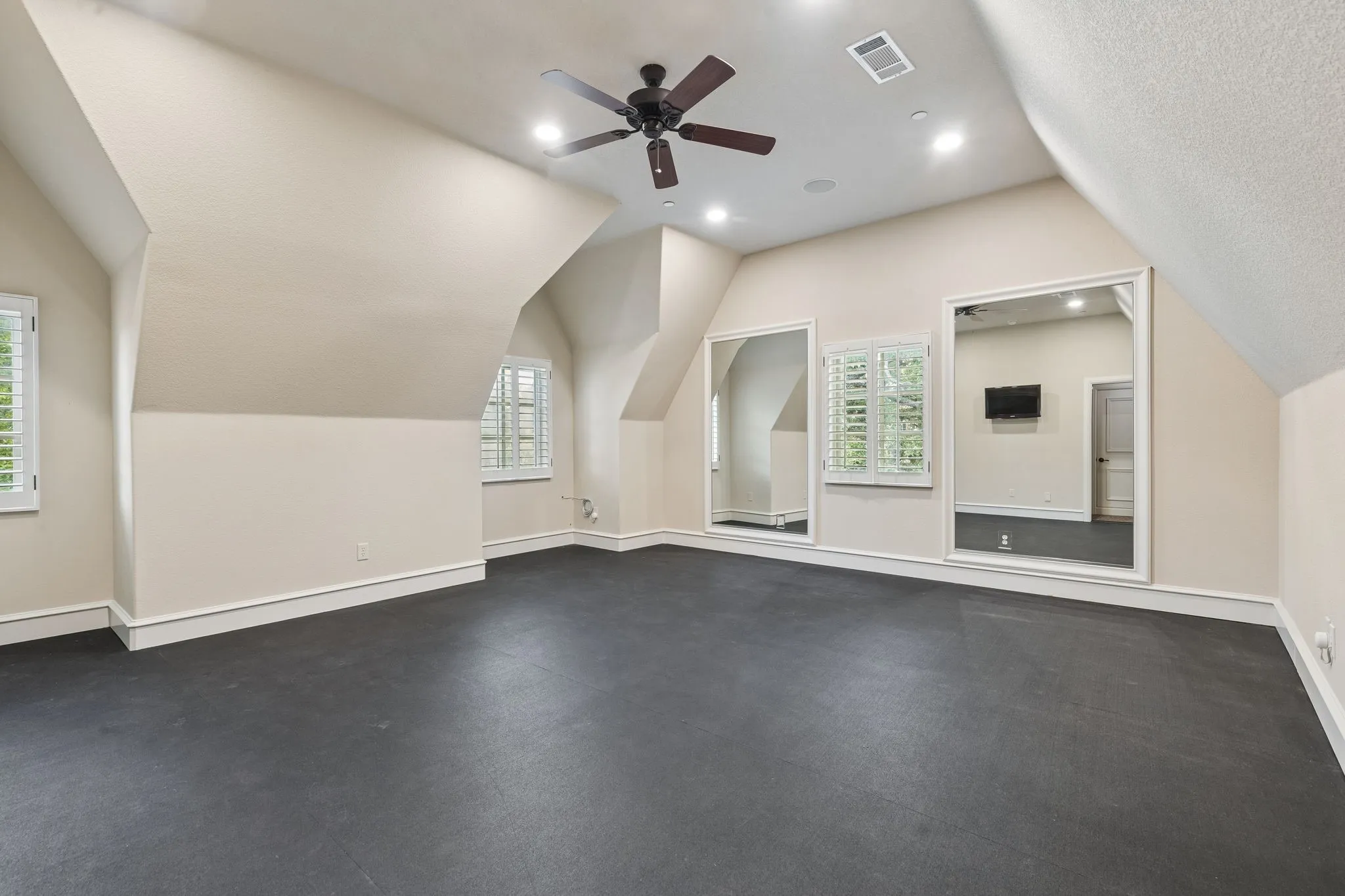 Single Family Residence For Sale in Tarrant County , 6900 Rockingham Court, Colleyville, Texas 76034, 6 Bedroom, 9 Bathroom, 4 Garage spaces, 10,026 Sqft, built in 2008, mls#21372196, Real Estate Agent in Colleyville, Homes For Sale in Tarrant county, Homes For Sale in Colleyville, Realtor in Colleyville Texas, Real Estate Brokerage Independent Realty Texas, Luminita Cordes Realtor