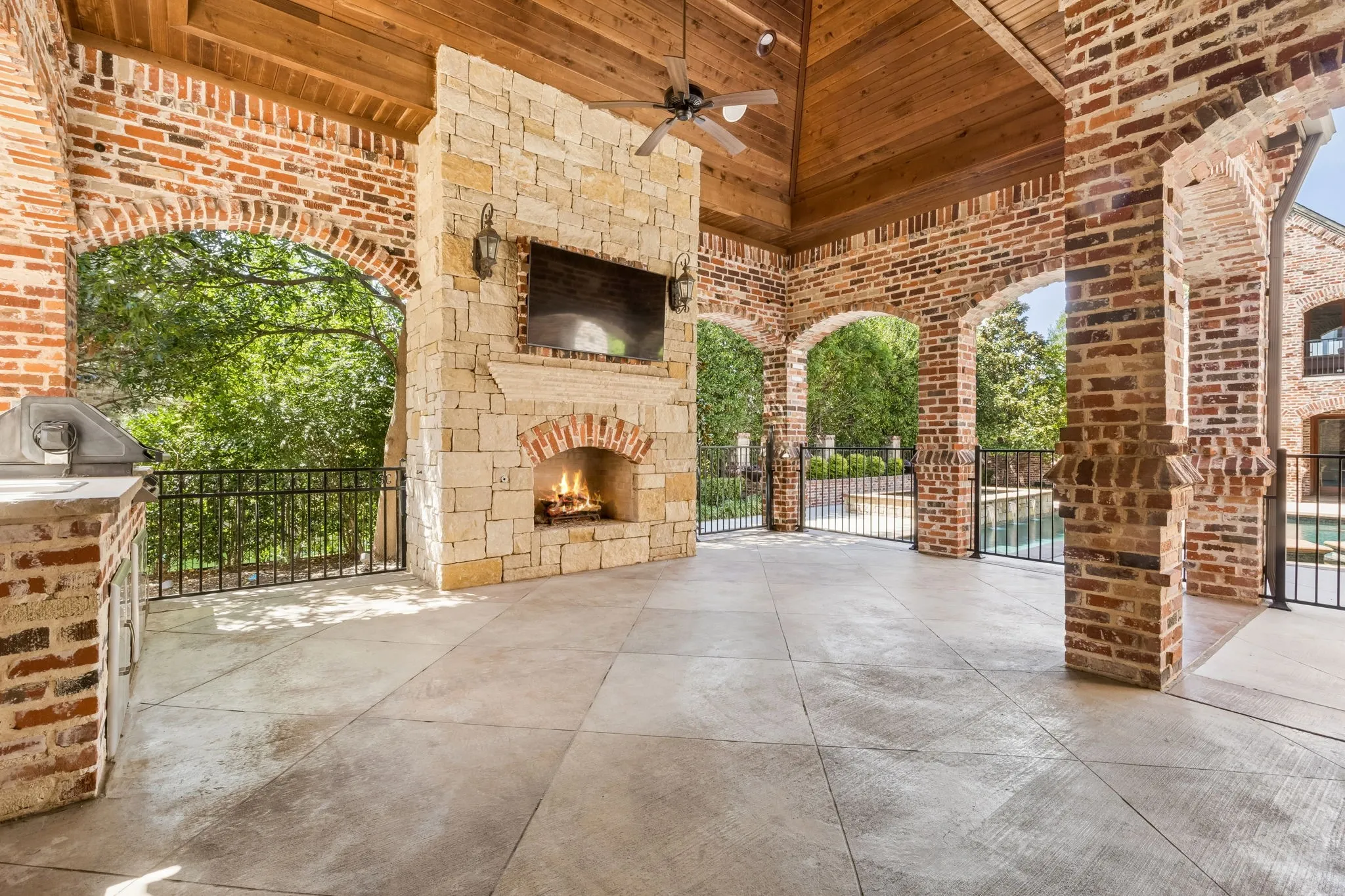 Single Family Residence For Sale in Tarrant County , 6900 Rockingham Court, Colleyville, Texas 76034, 6 Bedroom, 9 Bathroom, 4 Garage spaces, 10,026 Sqft, built in 2008, mls#21372196, Real Estate Agent in Colleyville, Homes For Sale in Tarrant county, Homes For Sale in Colleyville, Realtor in Colleyville Texas, Real Estate Brokerage Independent Realty Texas, Luminita Cordes Realtor