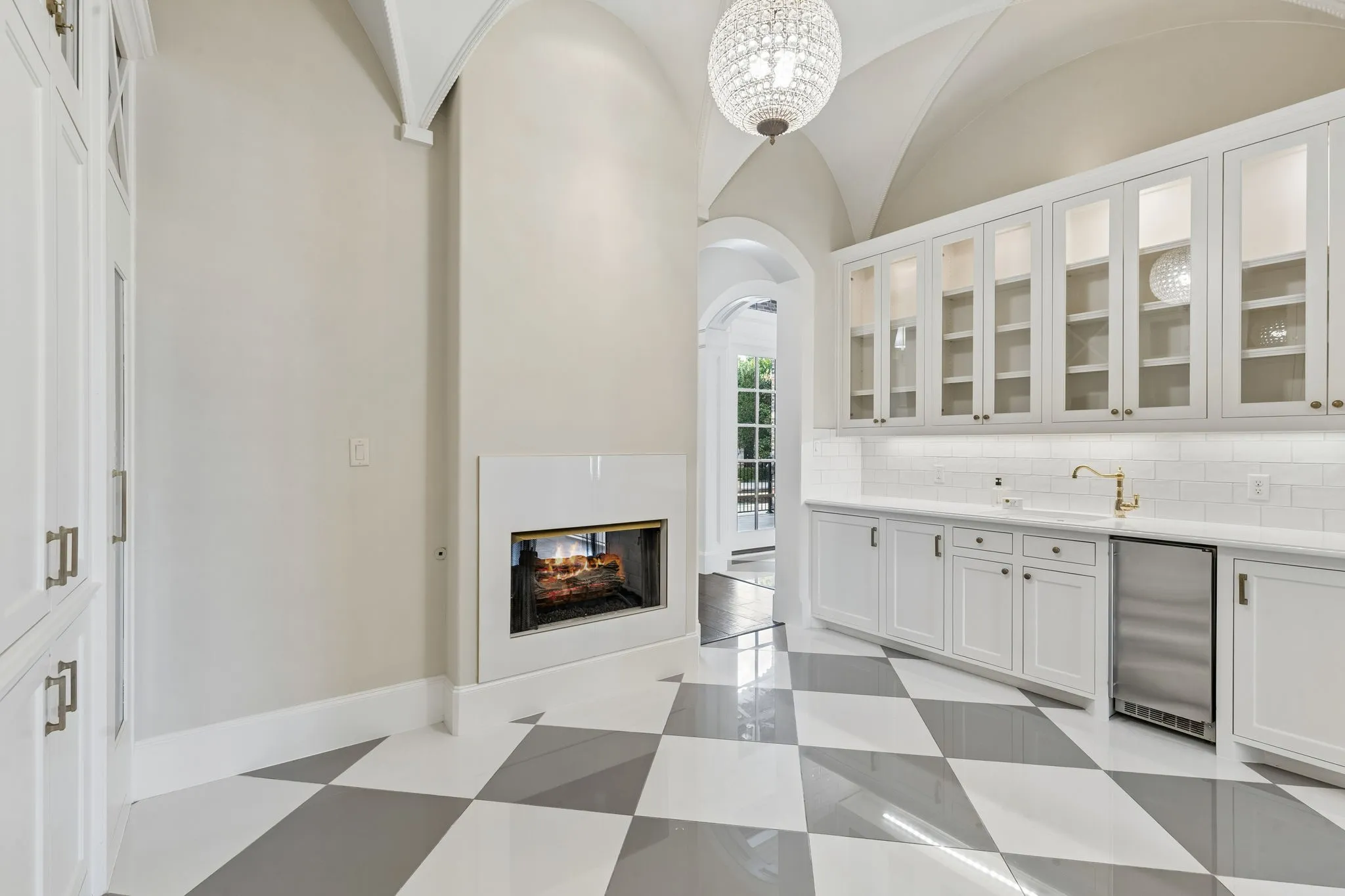 Single Family Residence For Sale in Tarrant County , 6900 Rockingham Court, Colleyville, Texas 76034, 6 Bedroom, 9 Bathroom, 4 Garage spaces, 10,026 Sqft, built in 2008, mls#21372196, Real Estate Agent in Colleyville, Homes For Sale in Tarrant county, Homes For Sale in Colleyville, Realtor in Colleyville Texas, Real Estate Brokerage Independent Realty Texas, Luminita Cordes Realtor