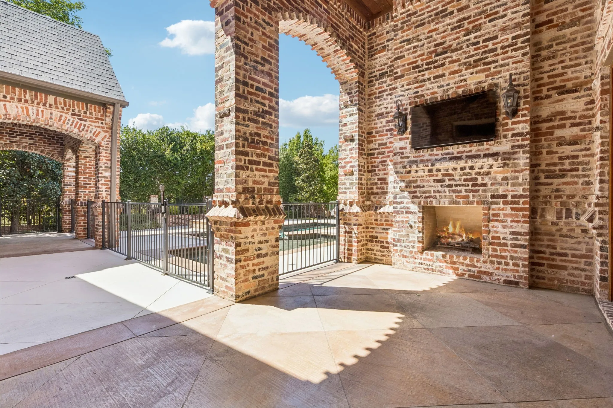 Single Family Residence For Sale in Tarrant County , 6900 Rockingham Court, Colleyville, Texas 76034, 6 Bedroom, 9 Bathroom, 4 Garage spaces, 10,026 Sqft, built in 2008, mls#21372196, Real Estate Agent in Colleyville, Homes For Sale in Tarrant county, Homes For Sale in Colleyville, Realtor in Colleyville Texas, Real Estate Brokerage Independent Realty Texas, Luminita Cordes Realtor
